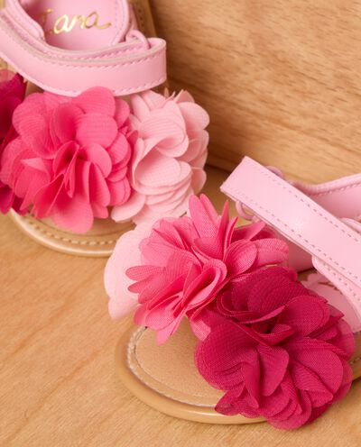 Sandalo IANA con fiori applicati neonata detail 1