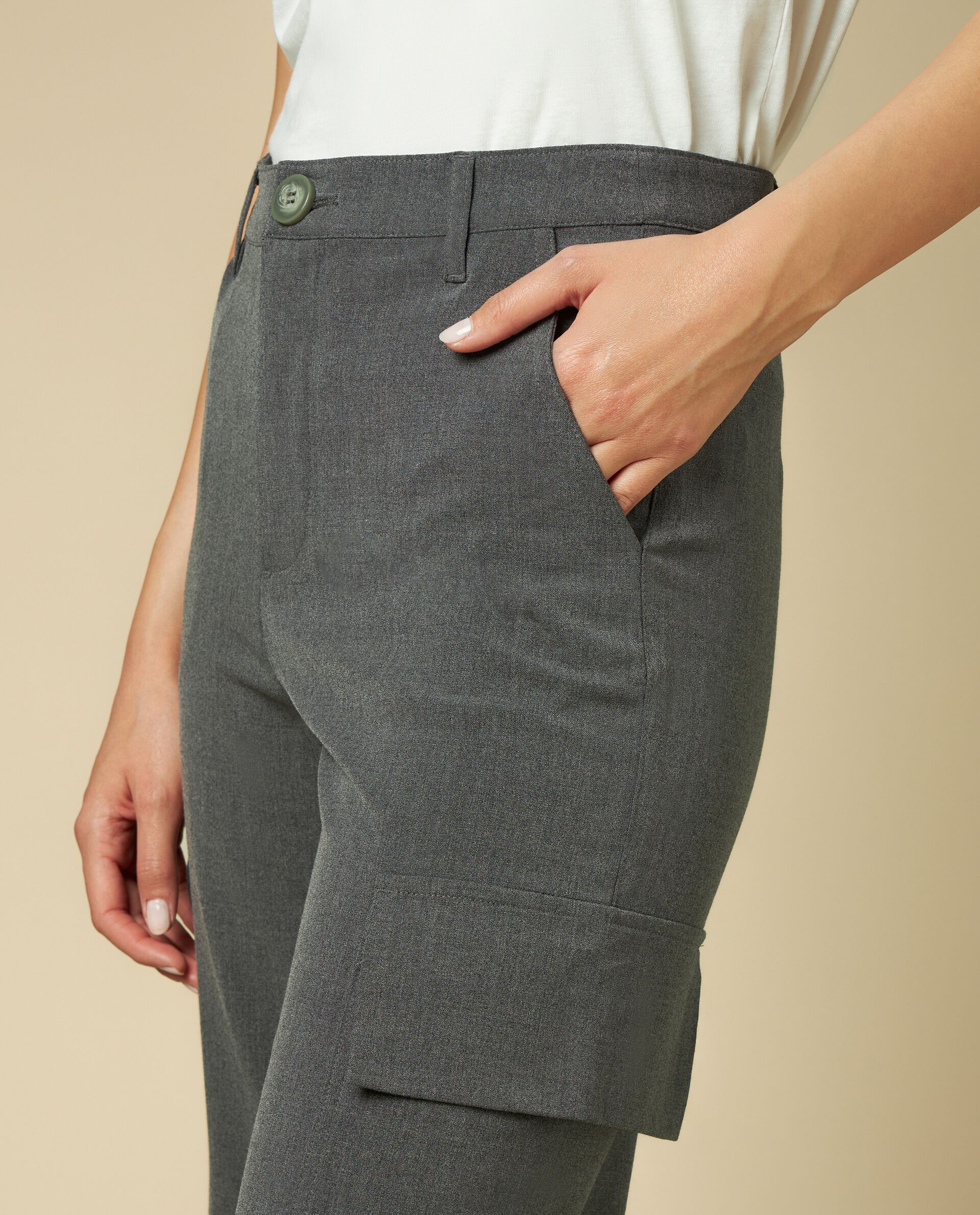 Pantaloni con tasconi laterali donna