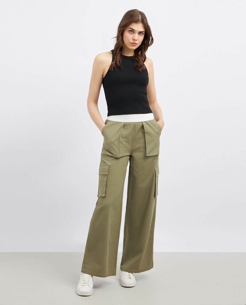 Pantaloni cargo in cotone stretch donna cover