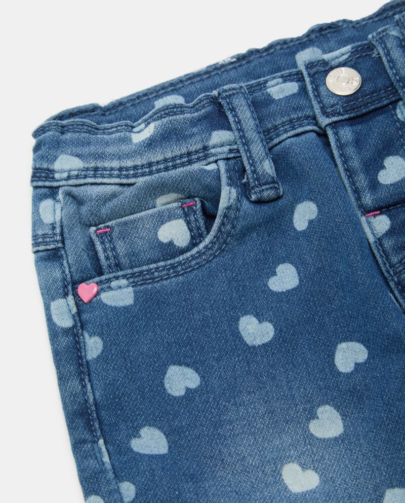 Jeans con stampa all over misto cotone neonata single tile 1 cotone