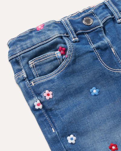 Jeans con ricami neonata detail 1