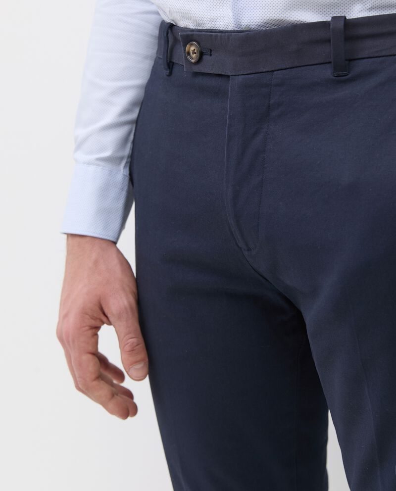 Pantaloni chino in cotone elasticizzato con vita regolabile uomo single tile 2 