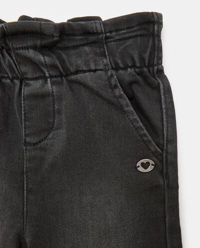 Pantaloni denim con vita paperbag in misto cotone neonata detail 1