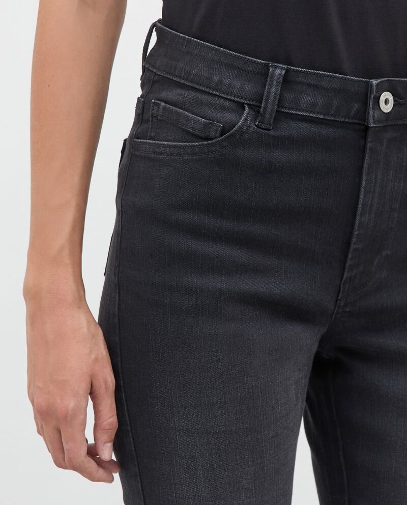 Jeans cropped elasticizzato a taglio vivo donna single tile 2 