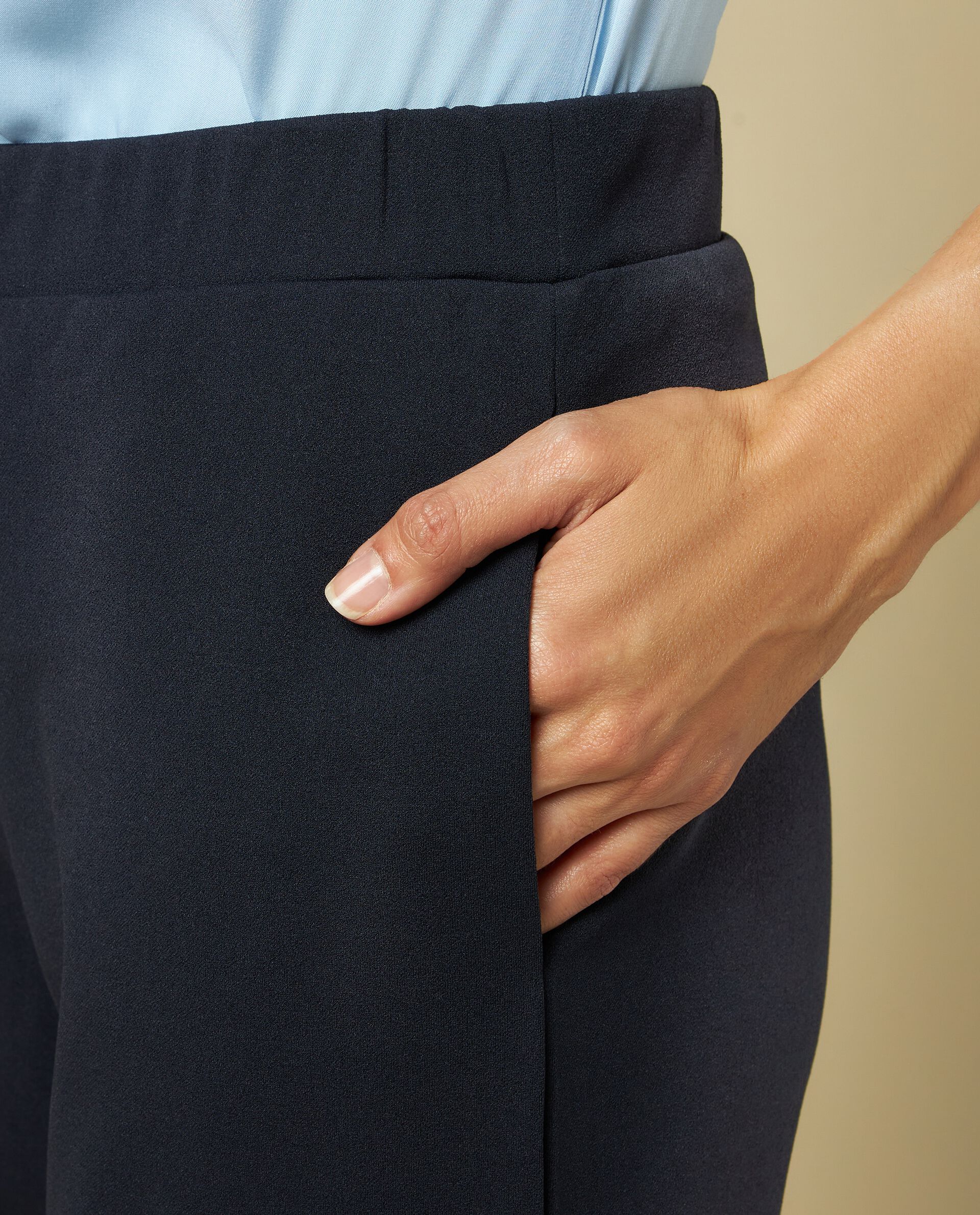 Pantaloni in tessuto crepe elasticizzato donna