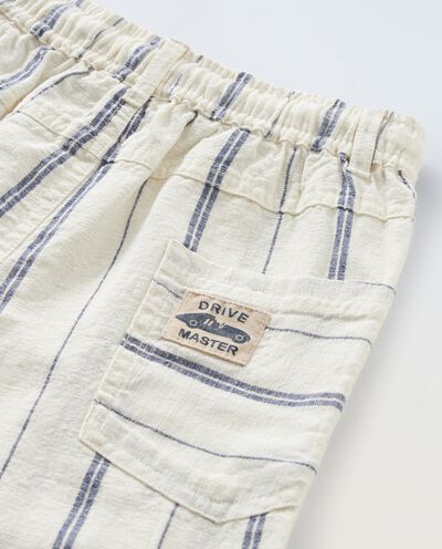 Pantaloni rigati in misto lino neonato detail 1