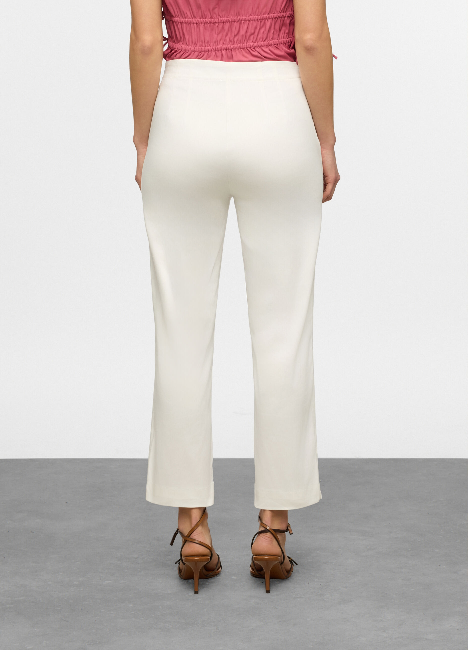 Pantaloni fit slim in satin di cotone stretch donna_1