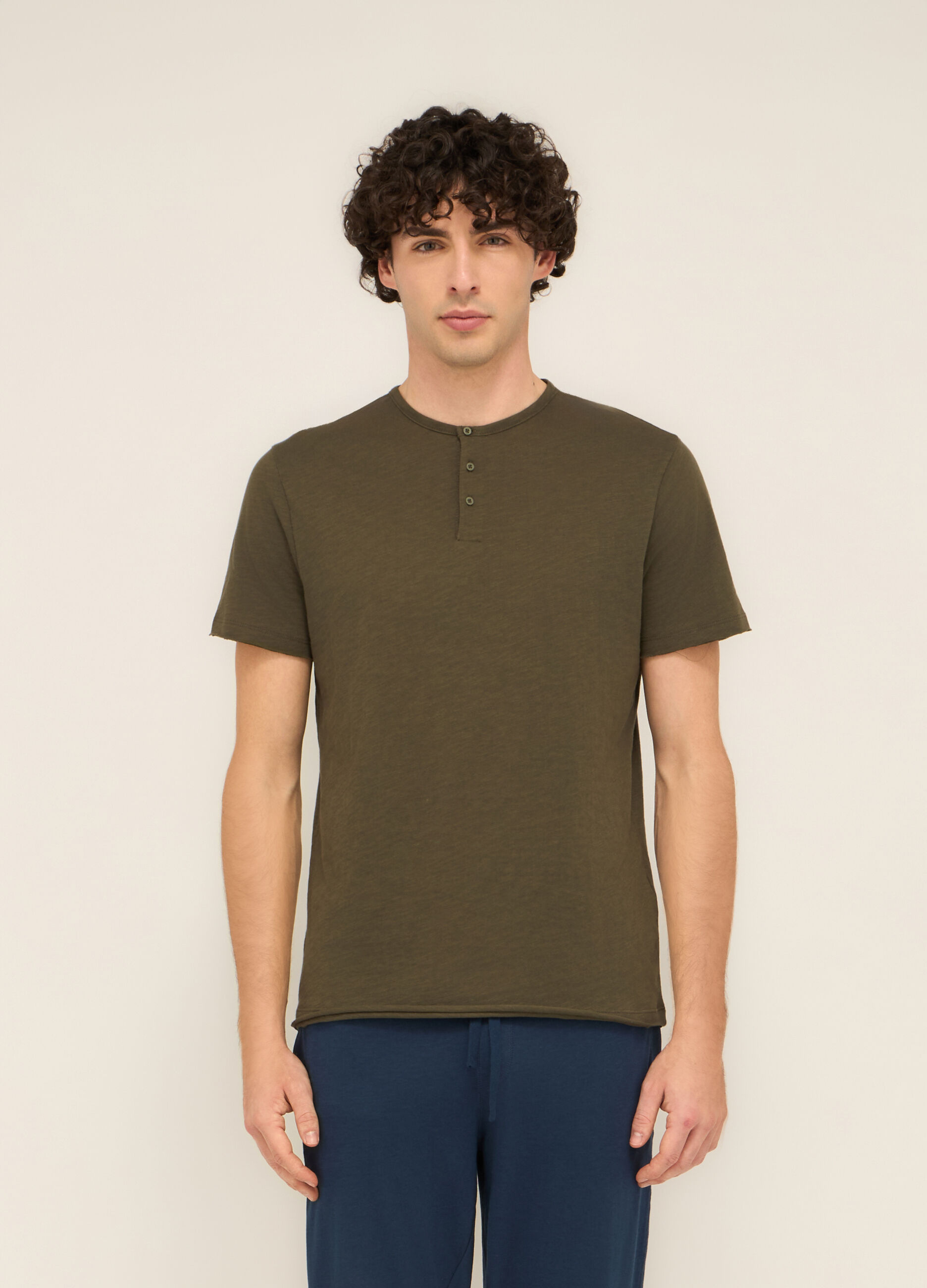 T-shirt collo serafino in cotone uomo_0