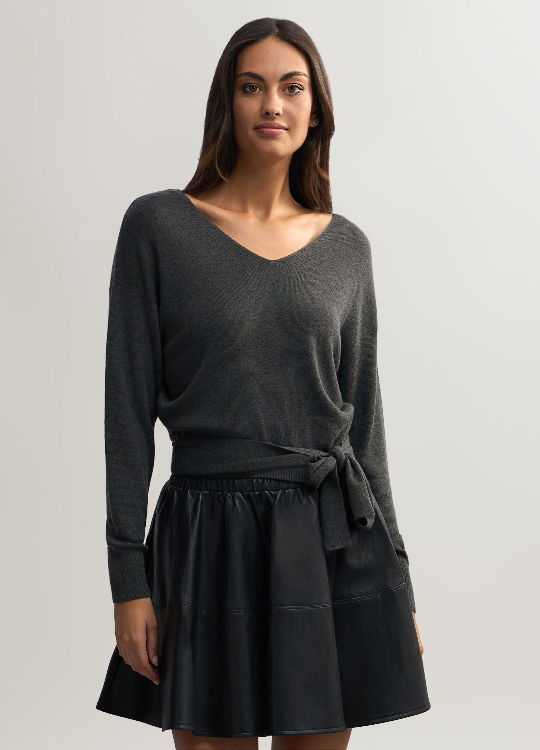 Pullover con scollo a V in costina donna_0