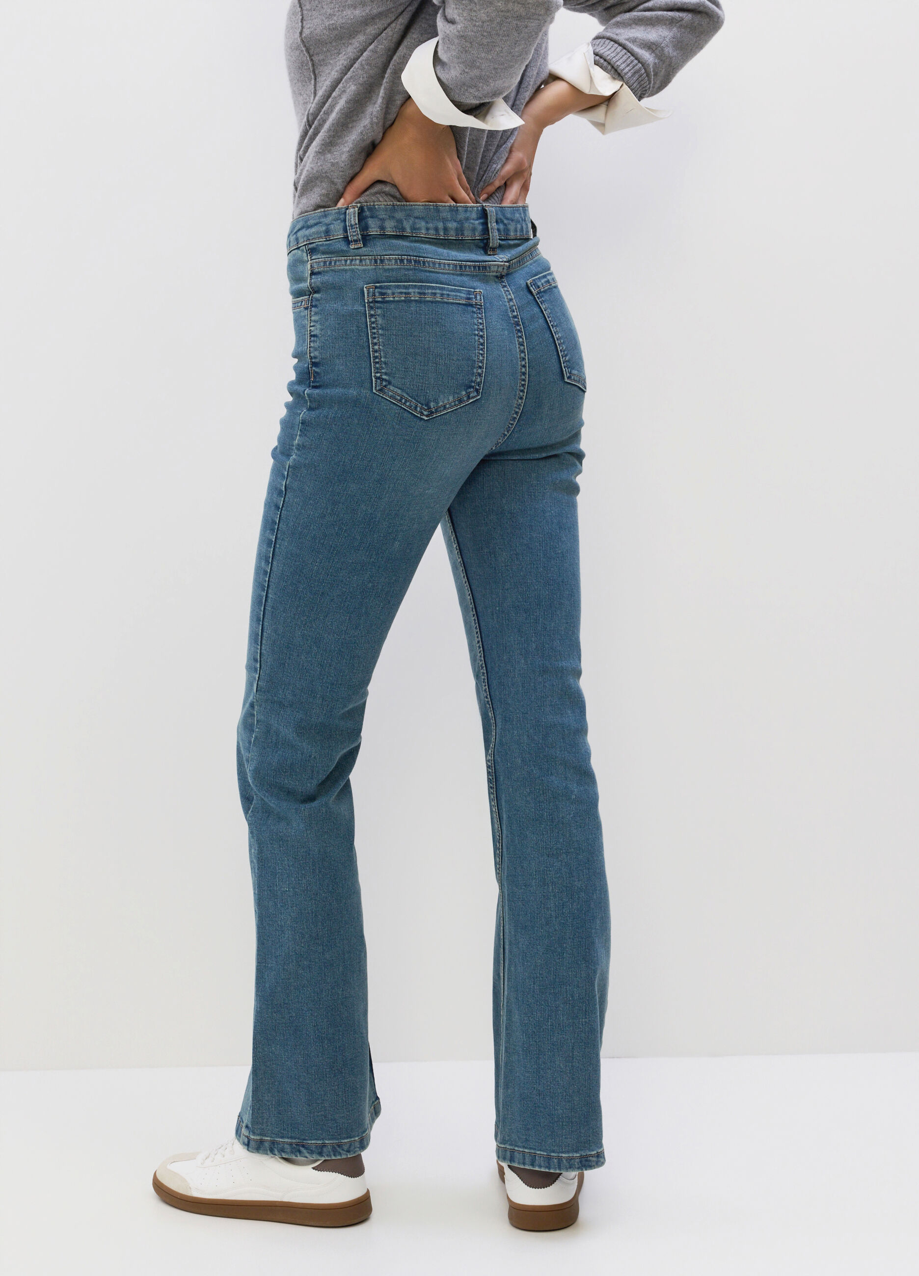 Pantaloni Flare Fit in denim stretch misto cotone donna_1