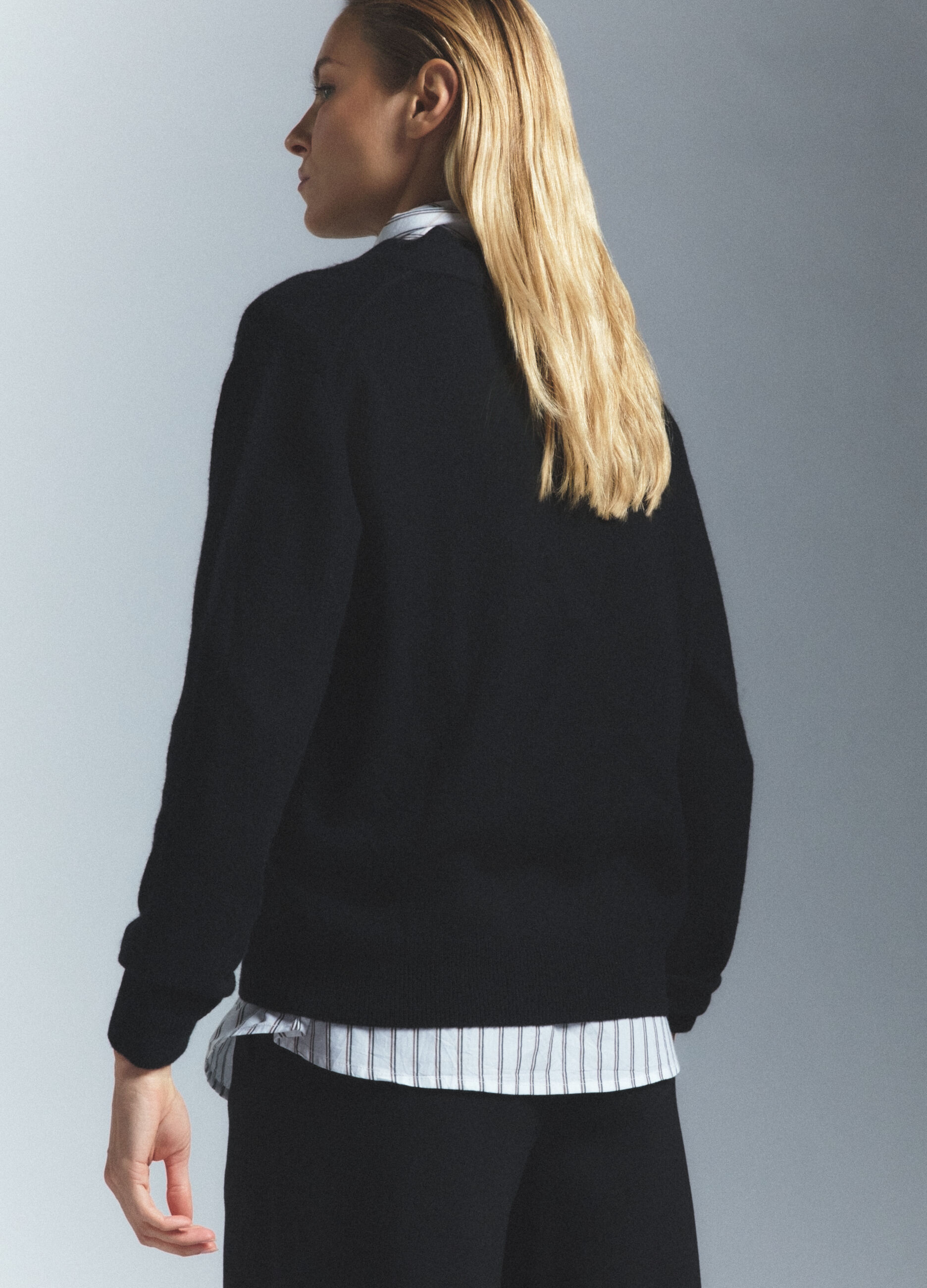 Pullover con scollo a V rasato misto cashmere donna_2