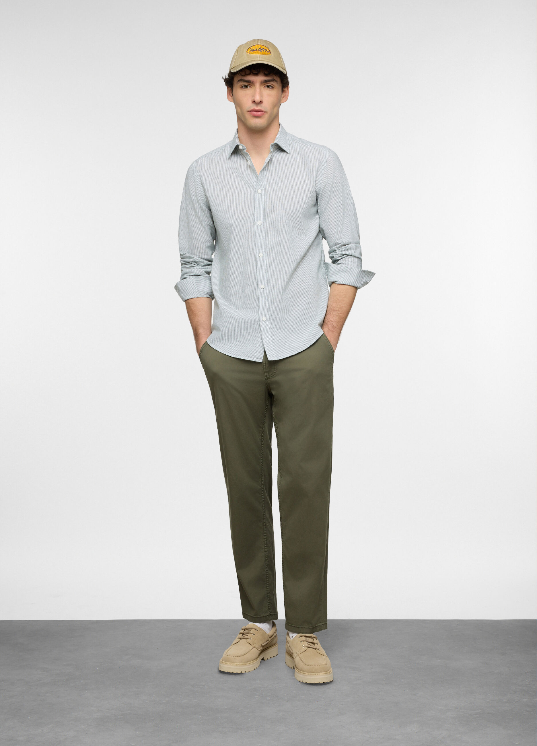 Camicia regular fit con collo classico a righe uomo_0