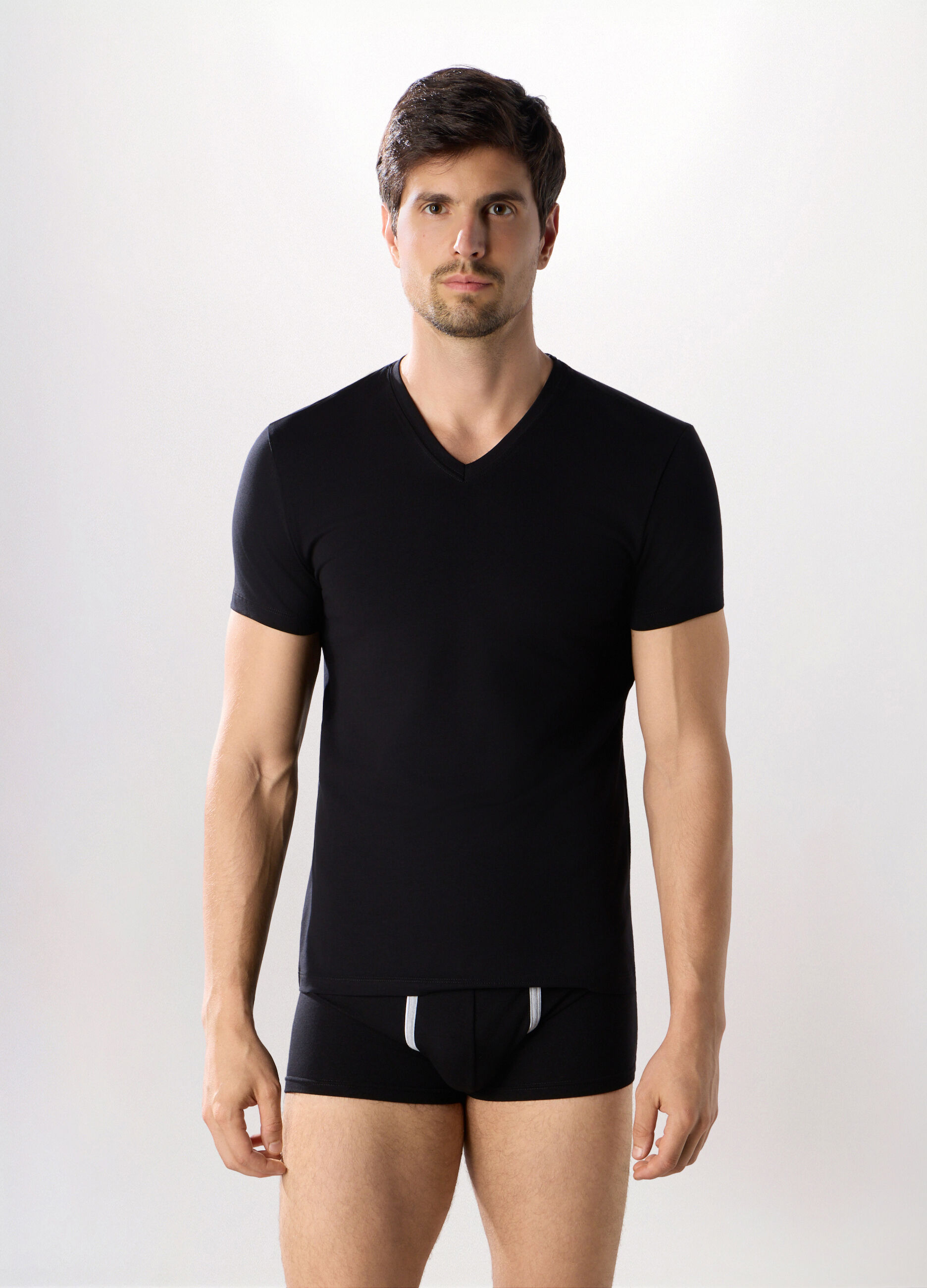 T-shirt collo a V in cotone stretch uomo_0