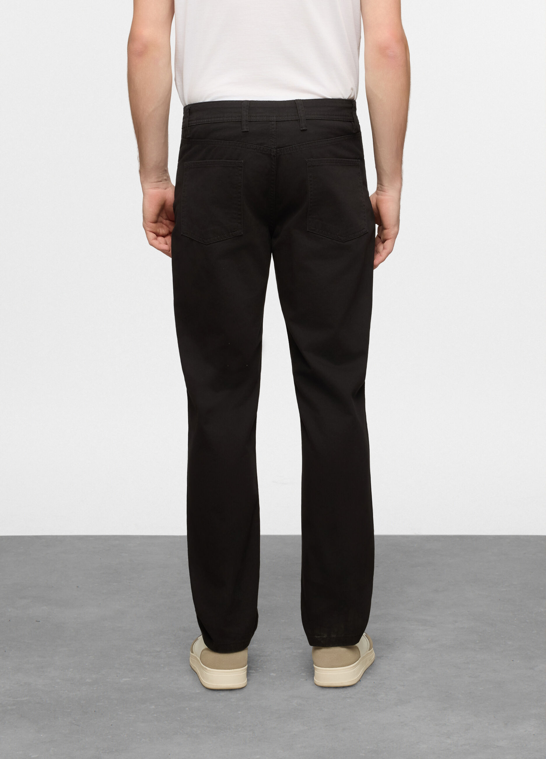 Pantalone regular fit in twill di cotone uomo_1