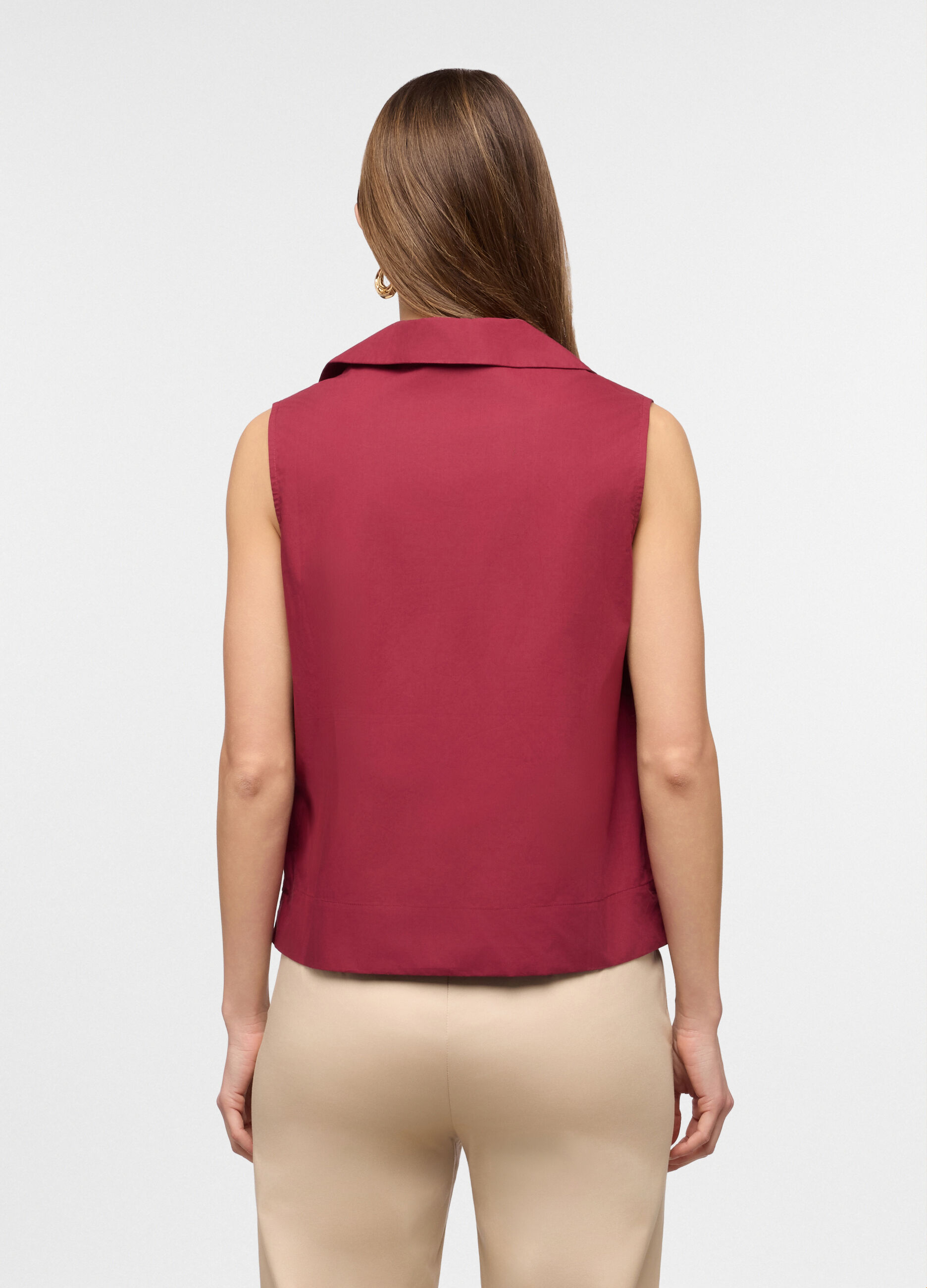 Top smanicato fit wide con scollo a V e colletto in puro cotone donna_1