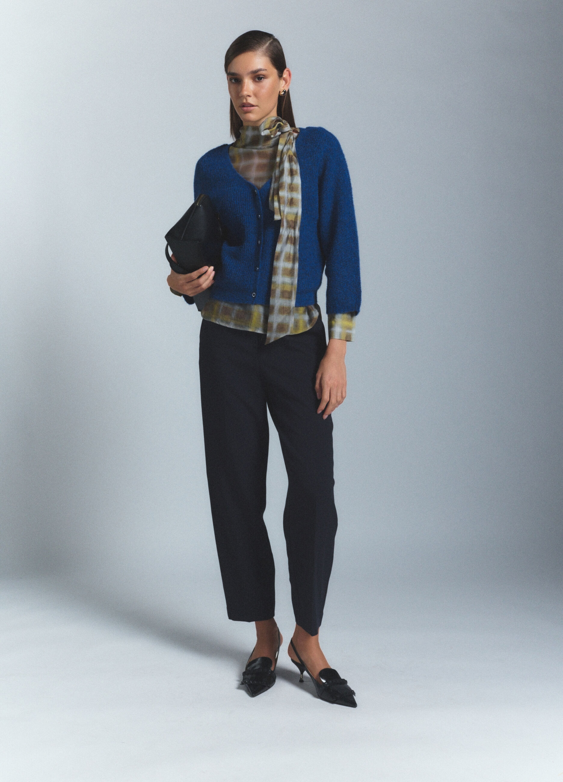 Cardigan con scollo a V in costina donna_0