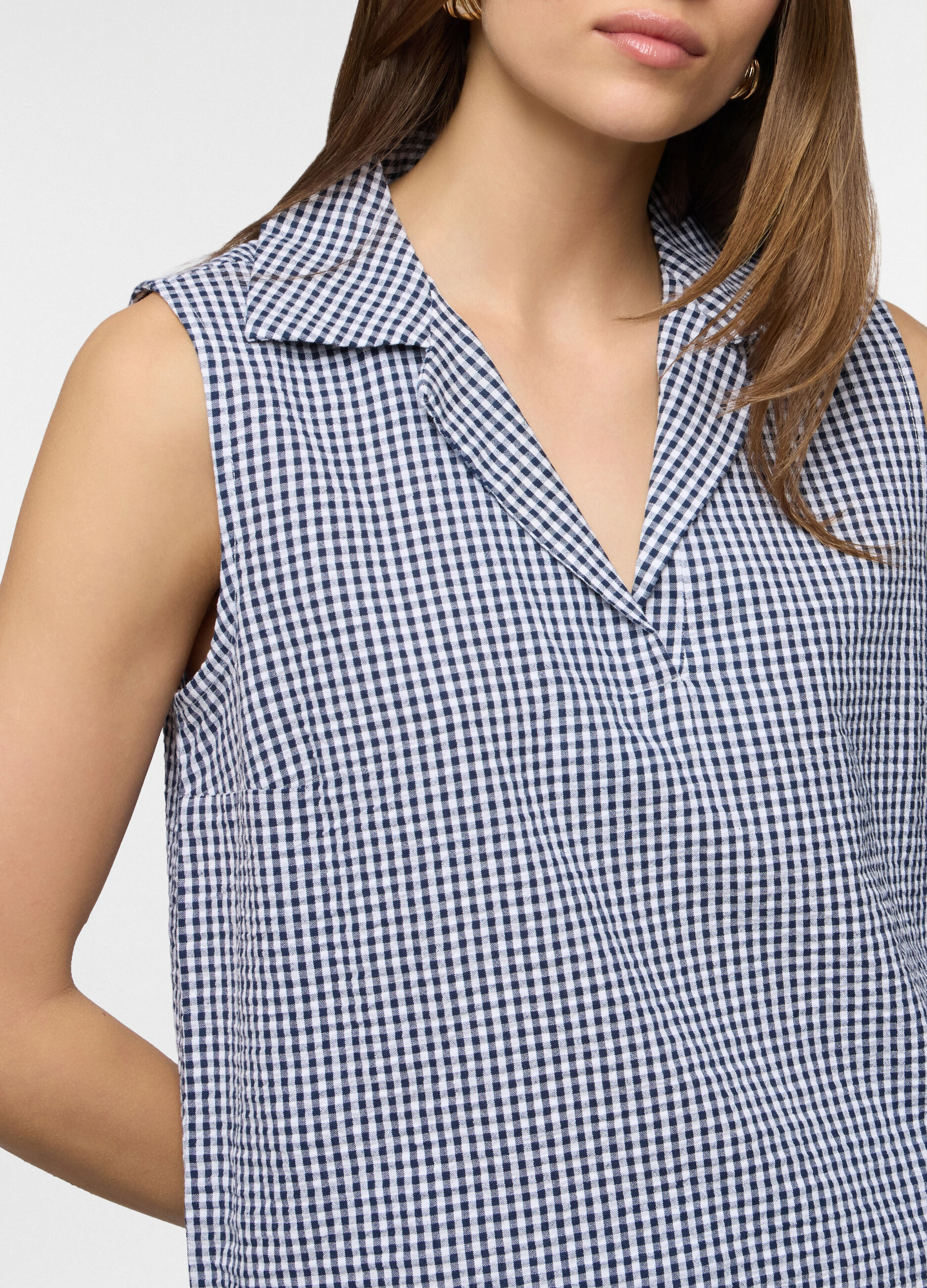 Blusa fit regular smanicata in puro cotone seersucker donna_2