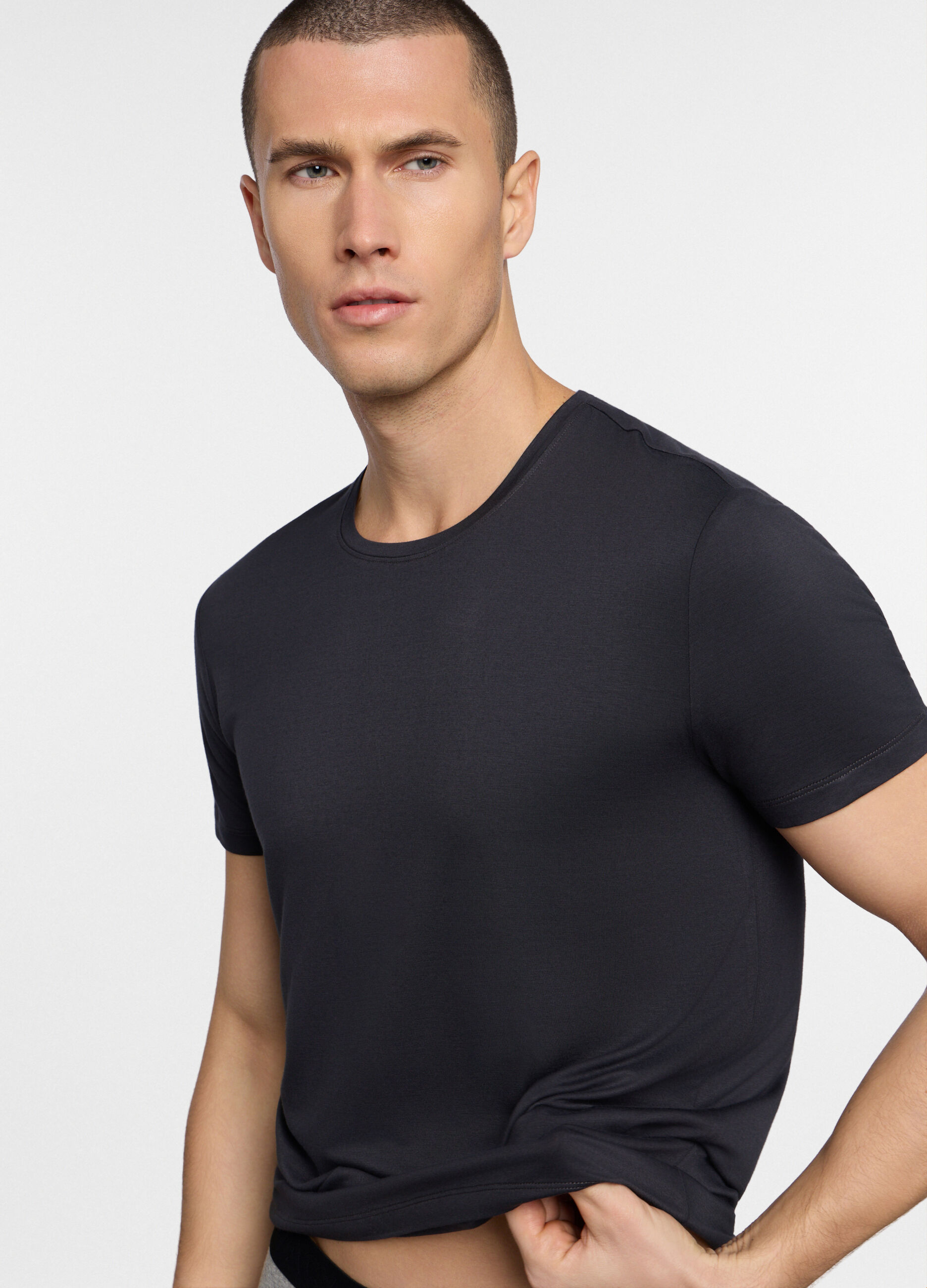 T-shirt girocollo in viscosa di bamb&ugrave; uomo_2