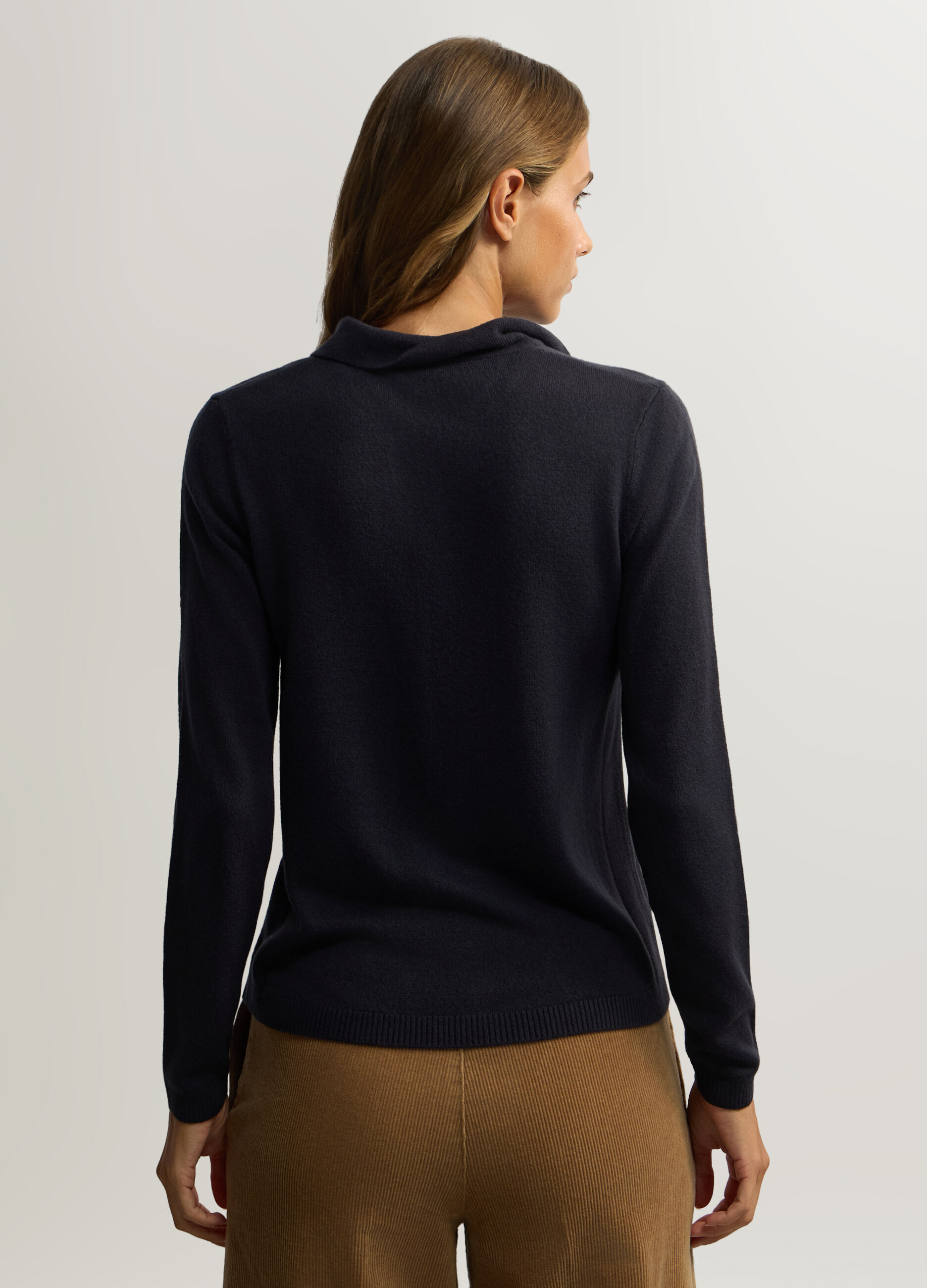 Maglia con colletto polo e scollo a V donna_1