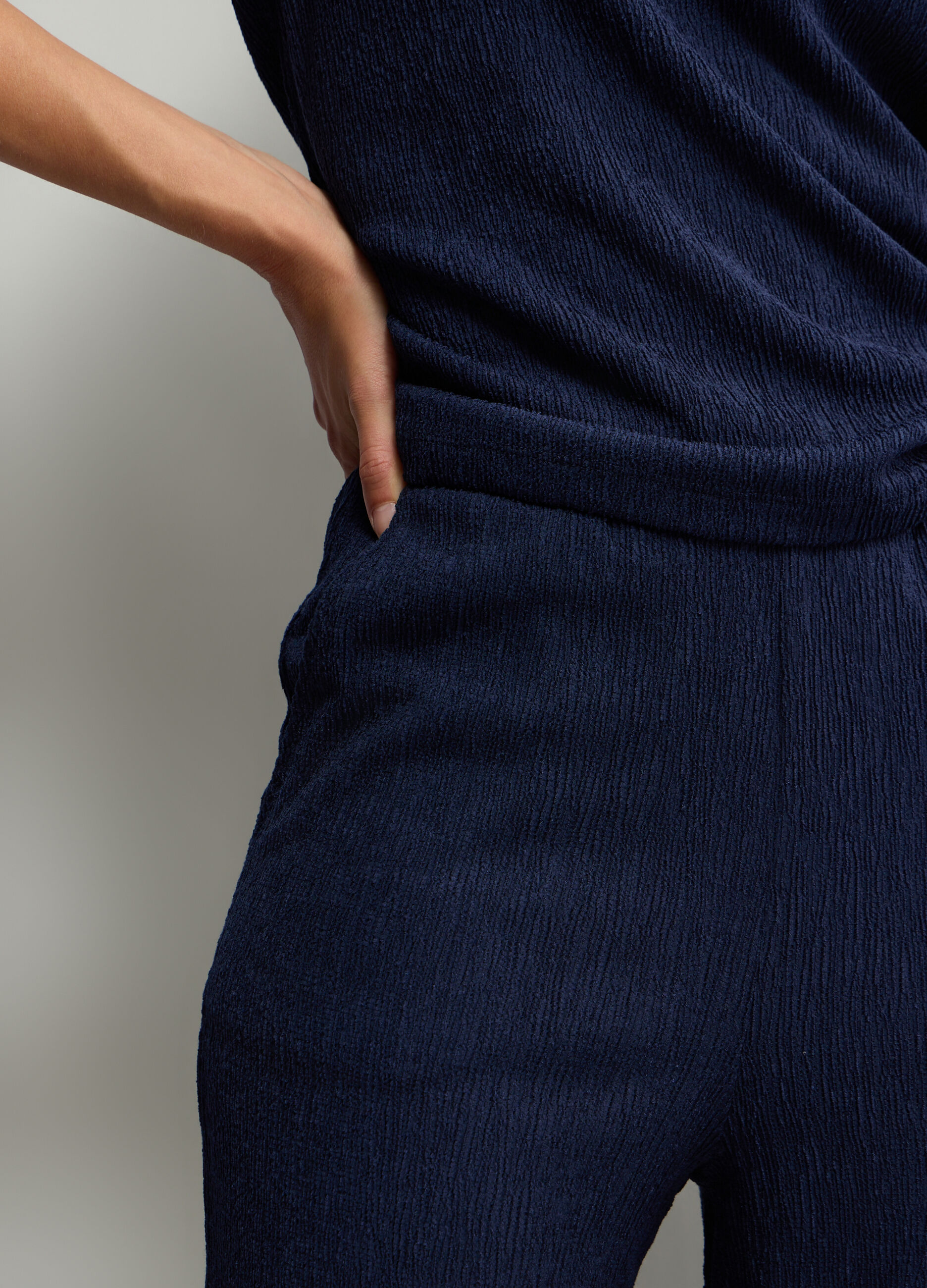 Pantaloni crinkle Fit Relaxed in misto viscosa stretch donna_3