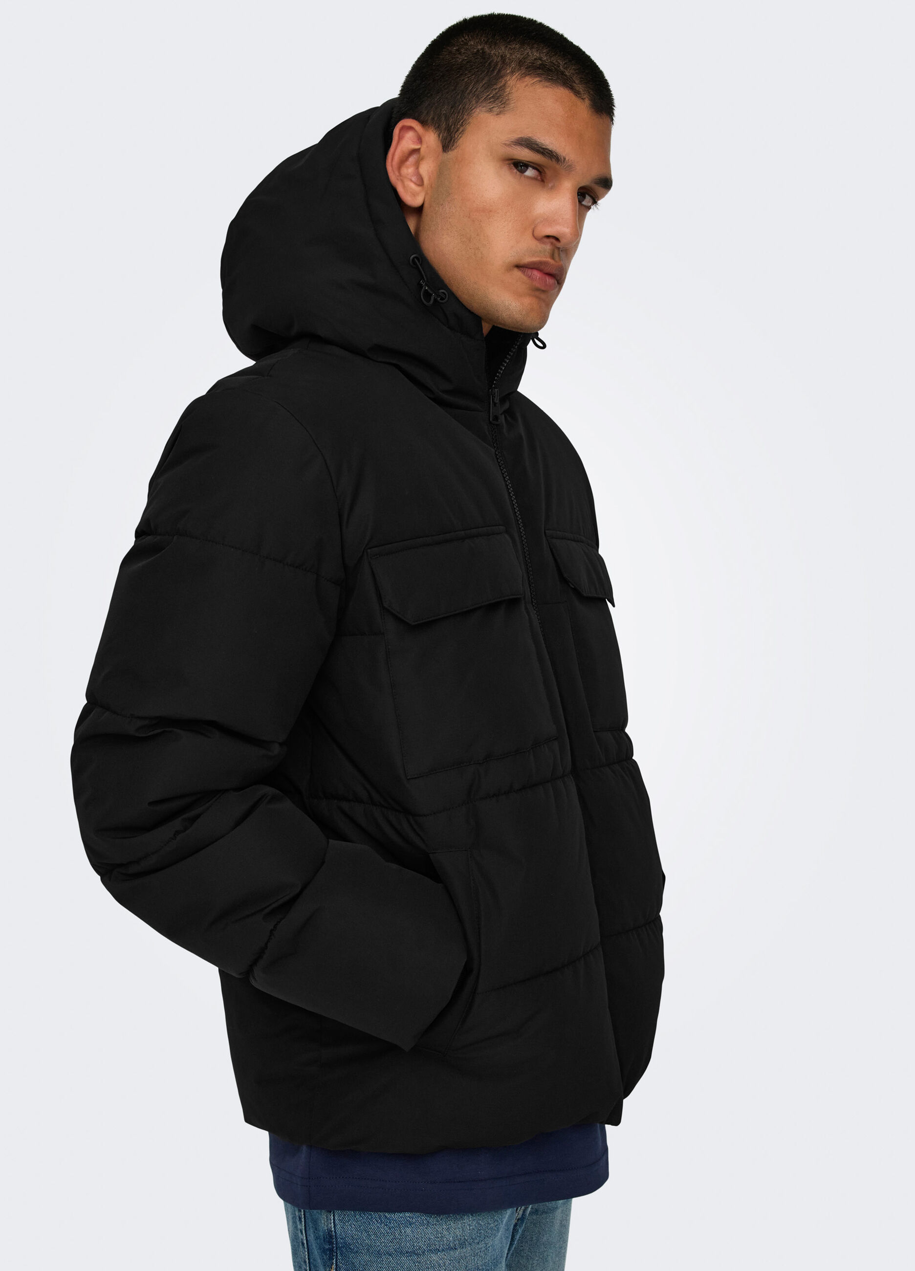 Giubbino imbottito con cappuccio uomo_0