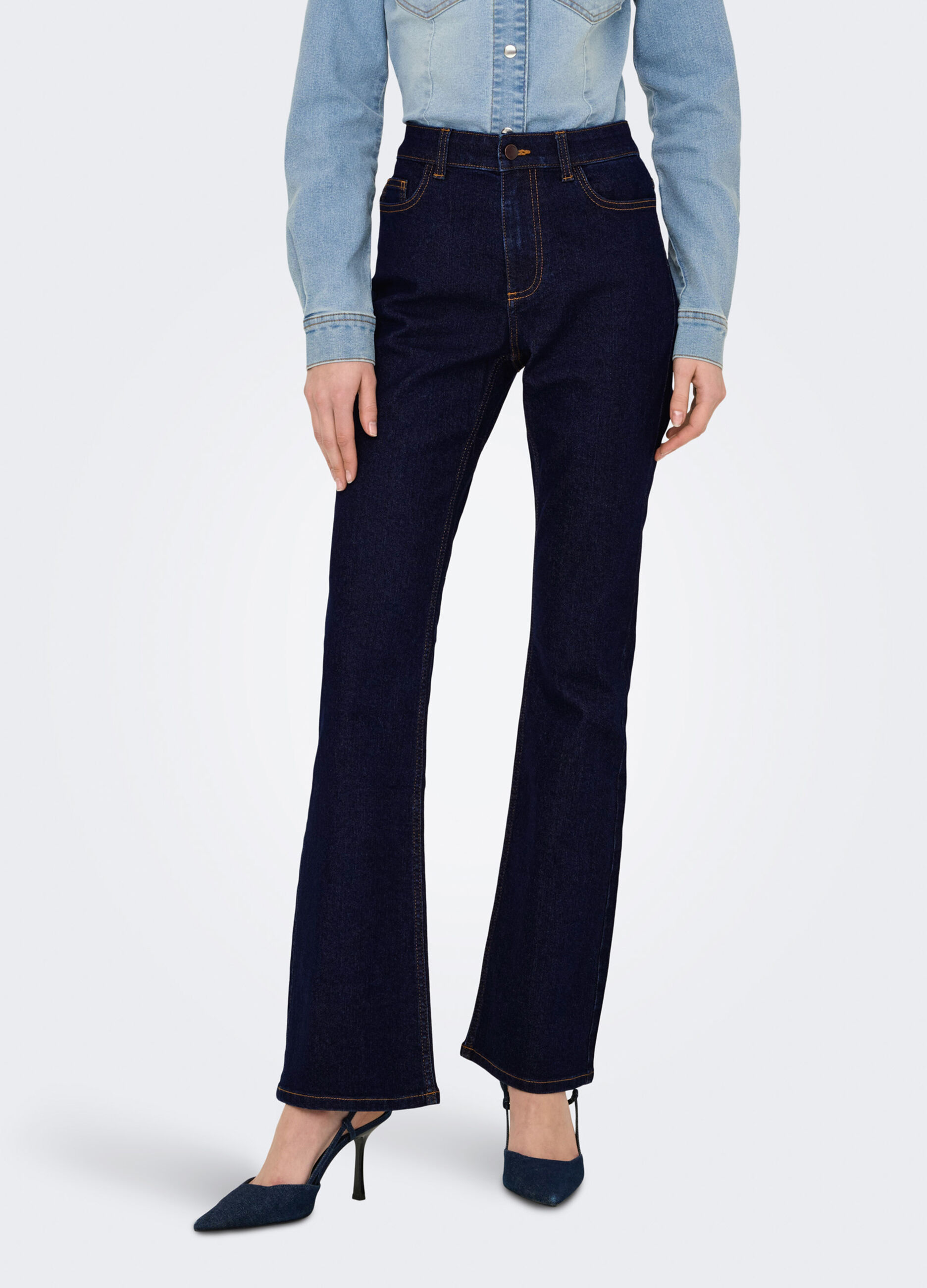 Pantaloni flare fit in denim donna_1