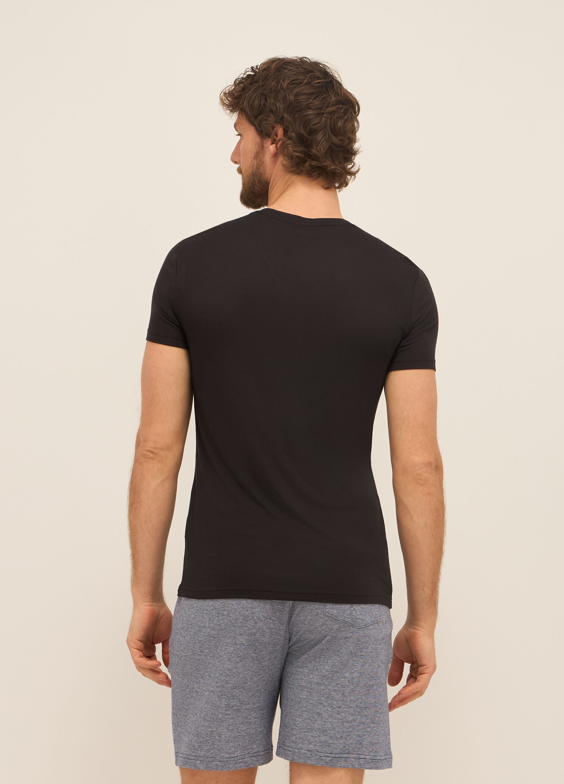 T-shirt collo a V in modal uomo_1