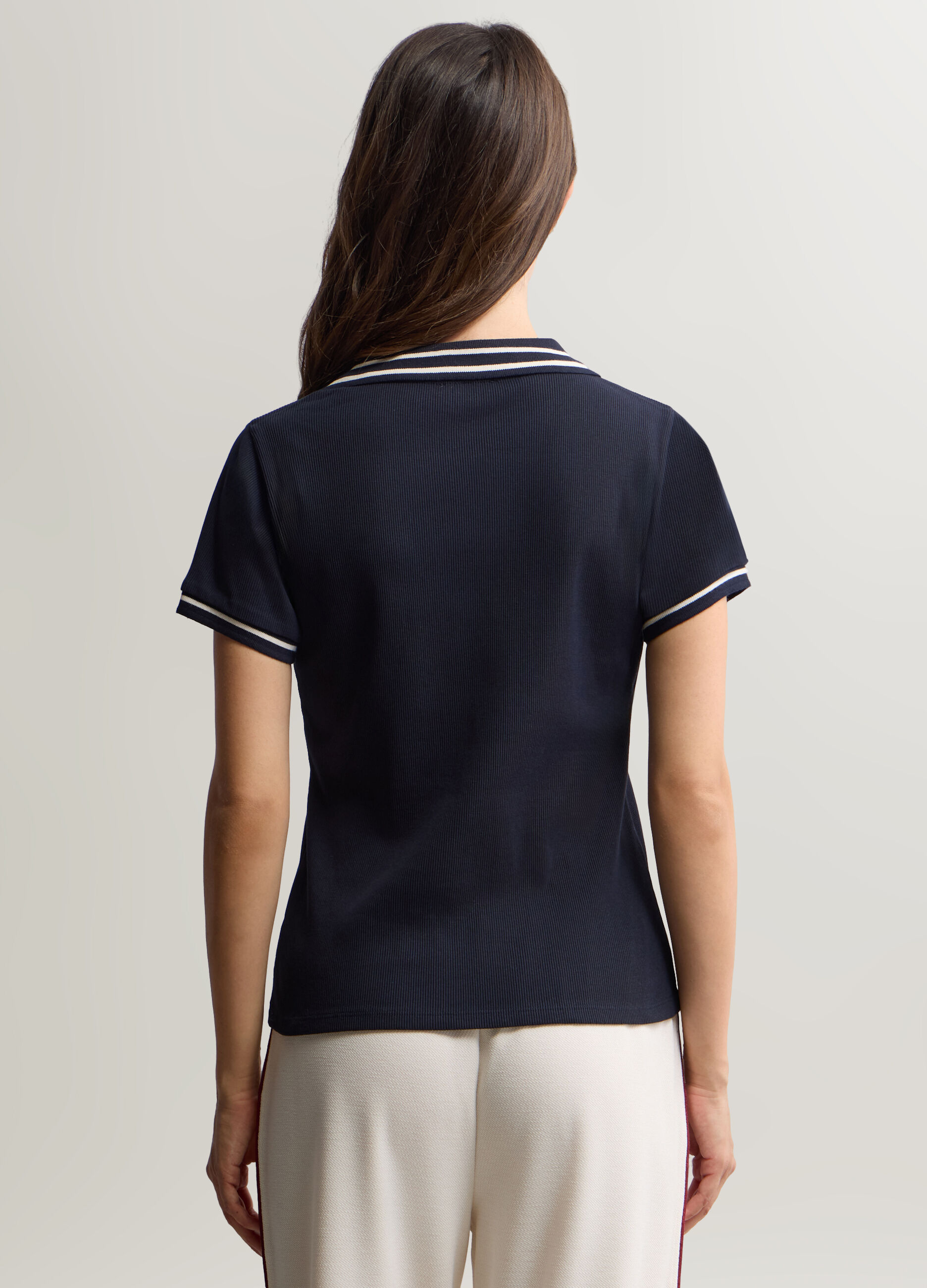 T-shirt Fitted con scollo a V donna_1