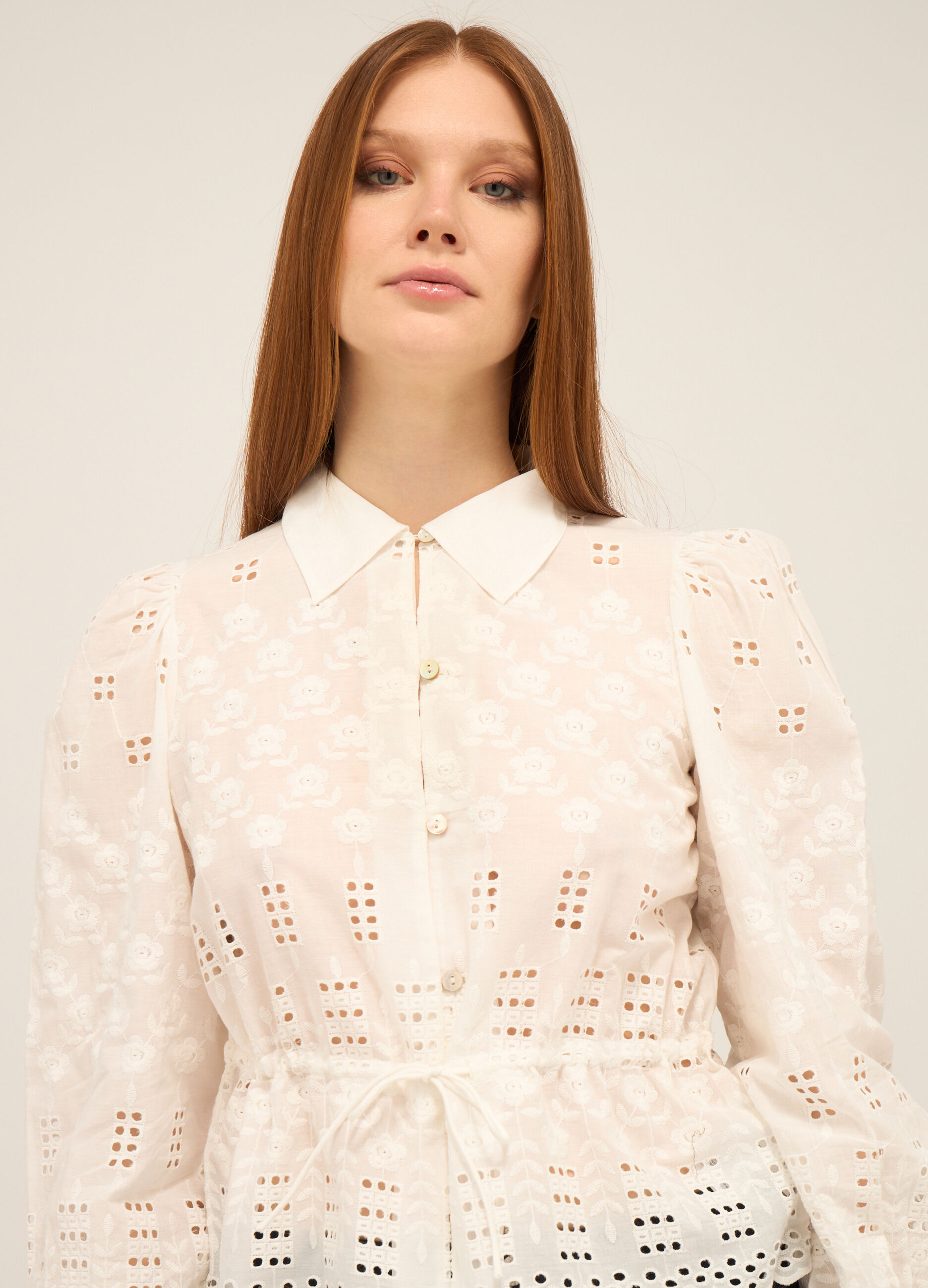 Camicia con ricami e lavorazione traforata donna_2