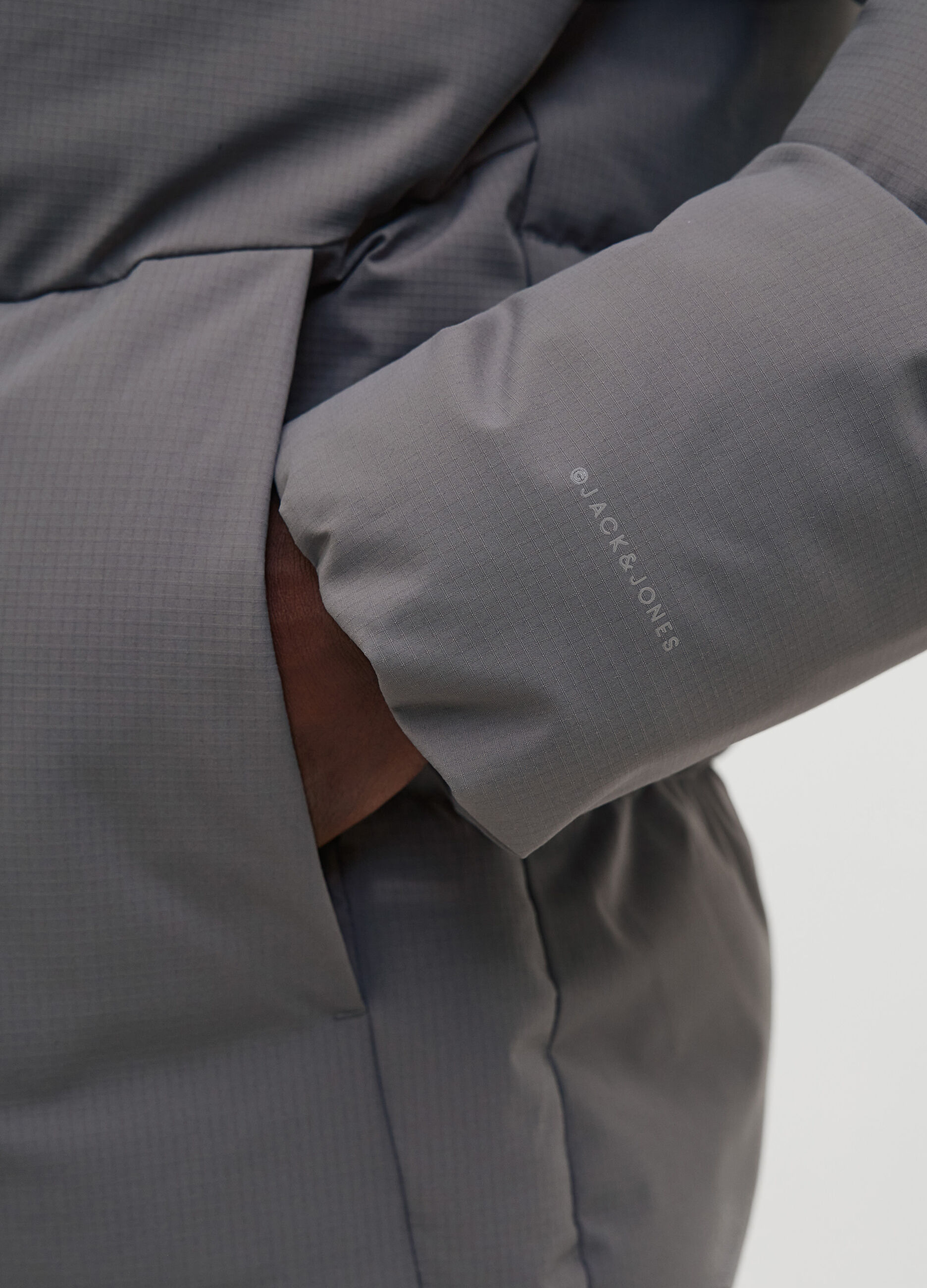 Giubbino imbottito con zip e cappuccio uomo_5