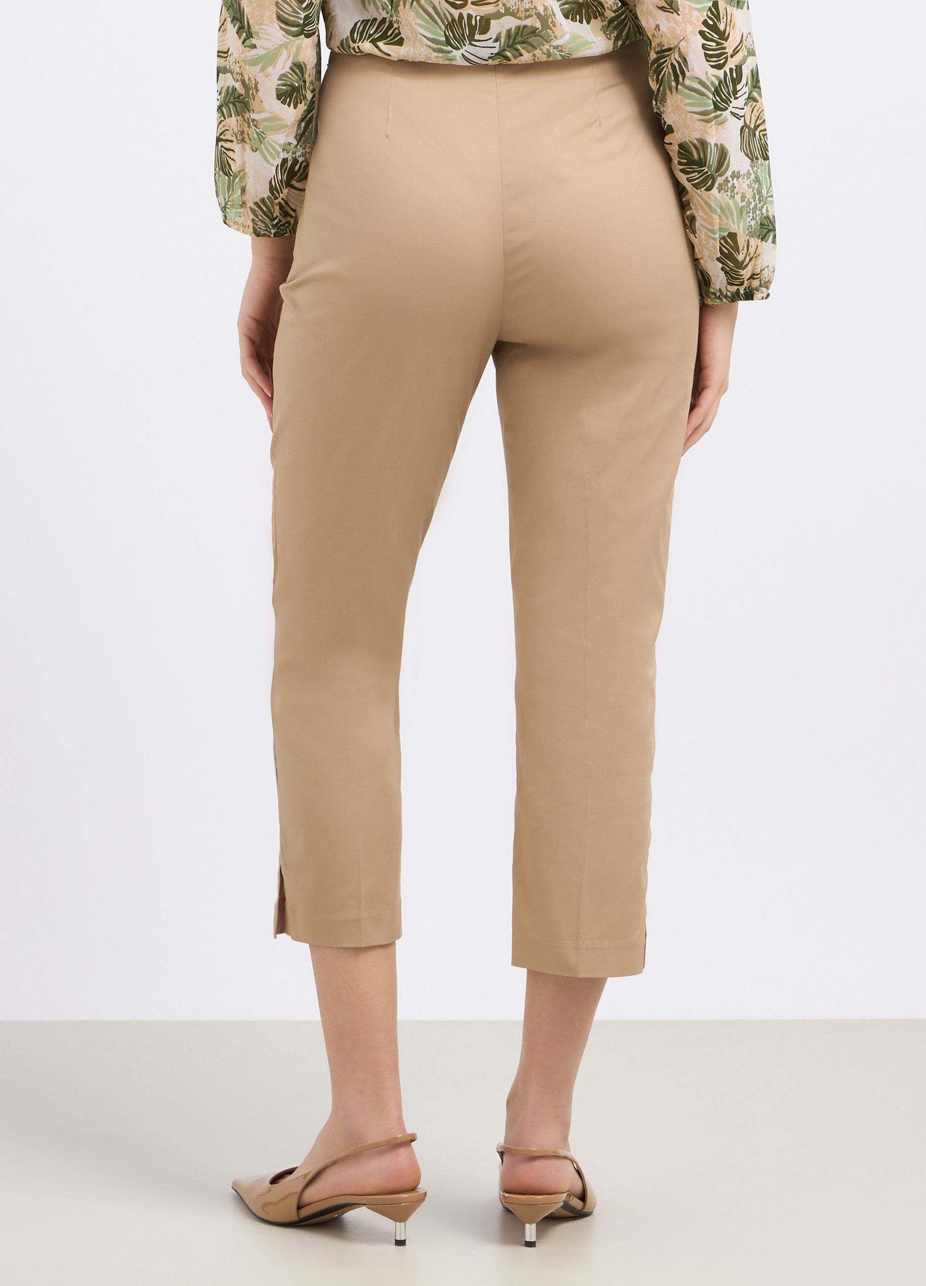 Pantaloni capri in cotone stretch donna_1