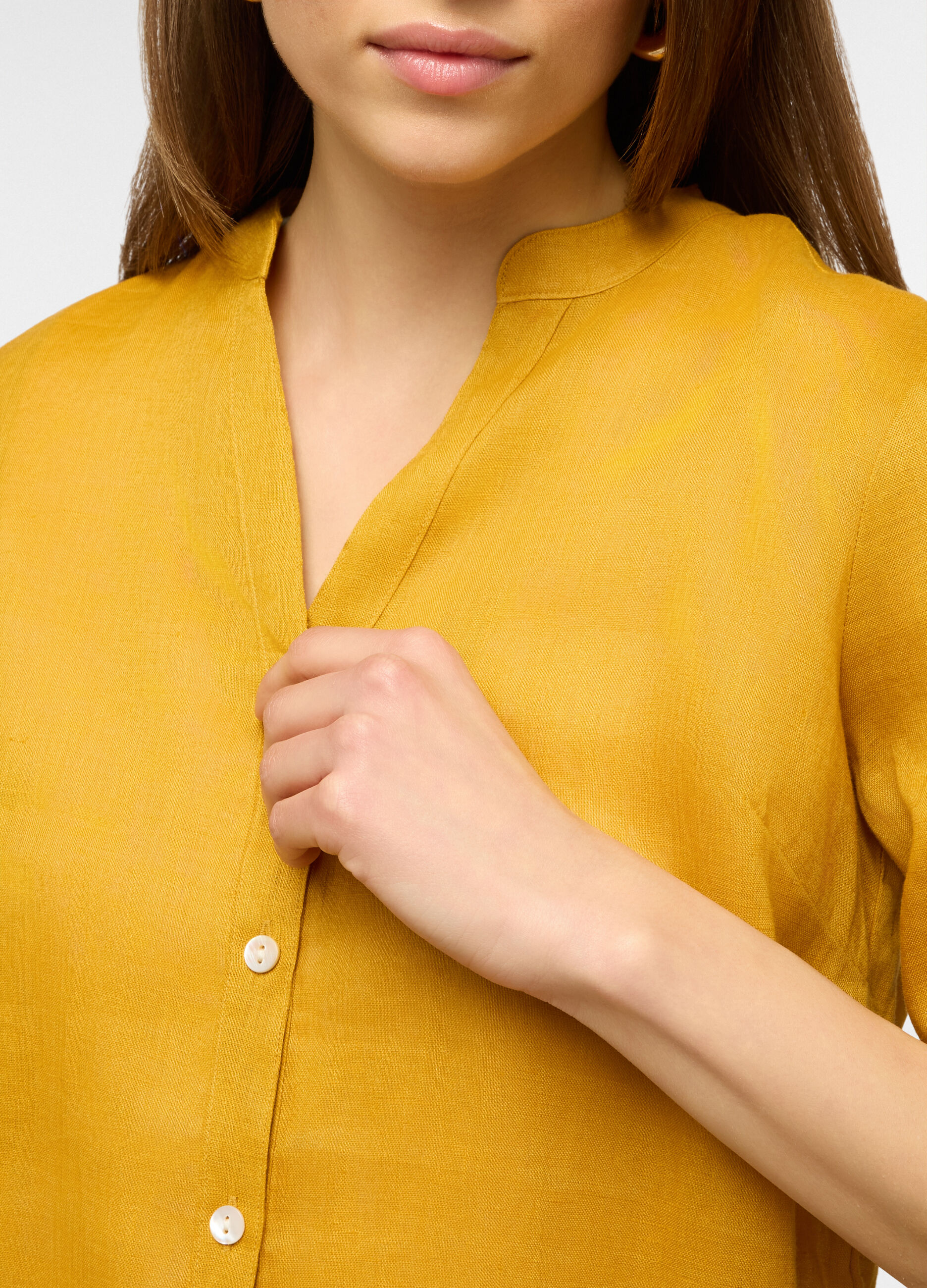 Camicia fit regular con collo coreano in puro lino donna_2