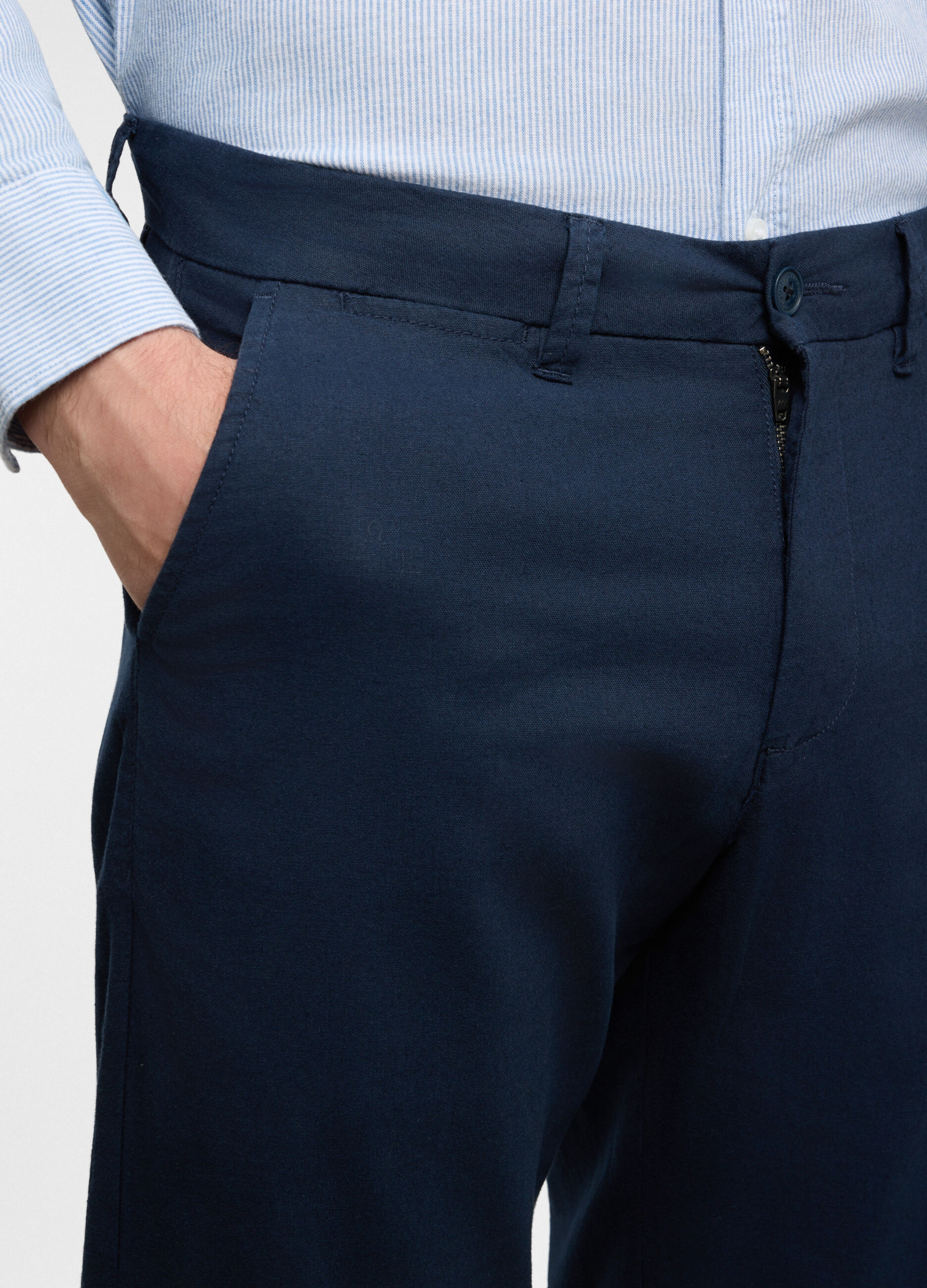 Pantalone chino regular fit in lino e cotone uomo_2