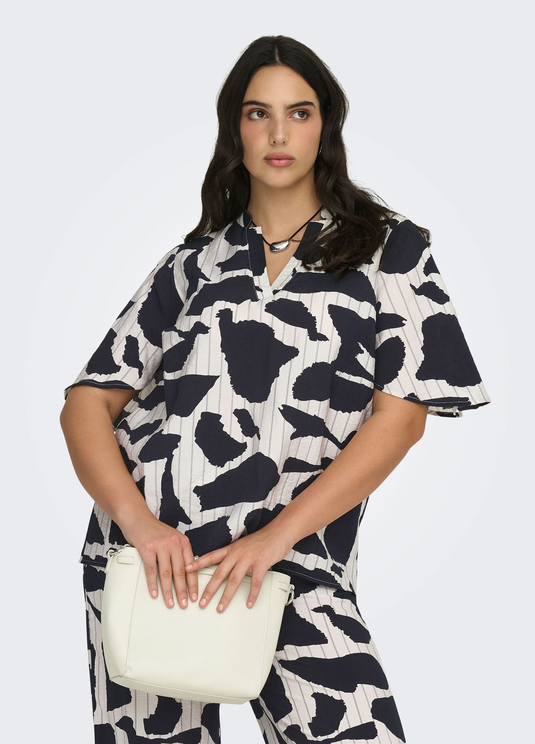 T-shirt con scollo a V_0