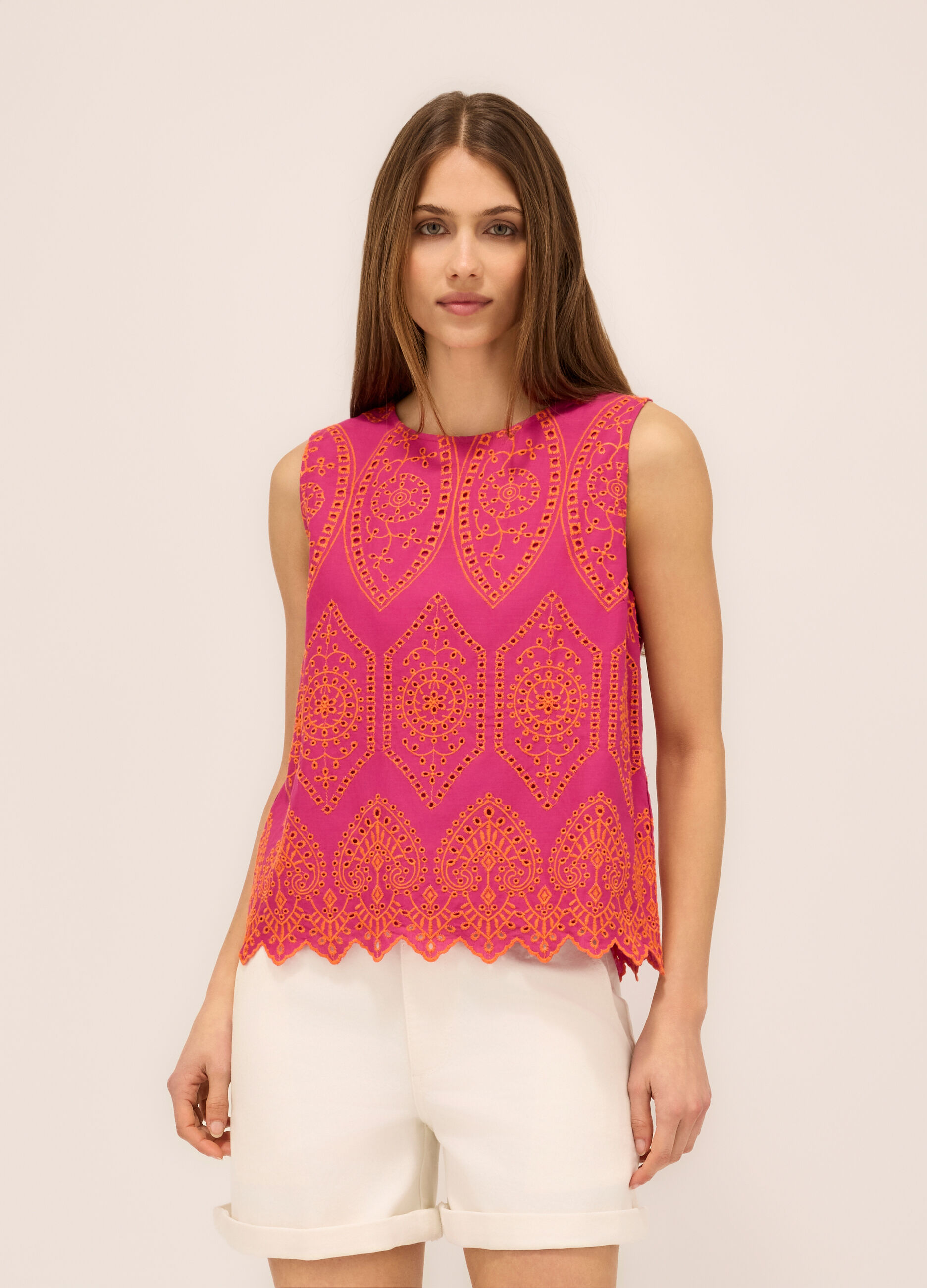 Top in puro cotone con ricami donna_0
