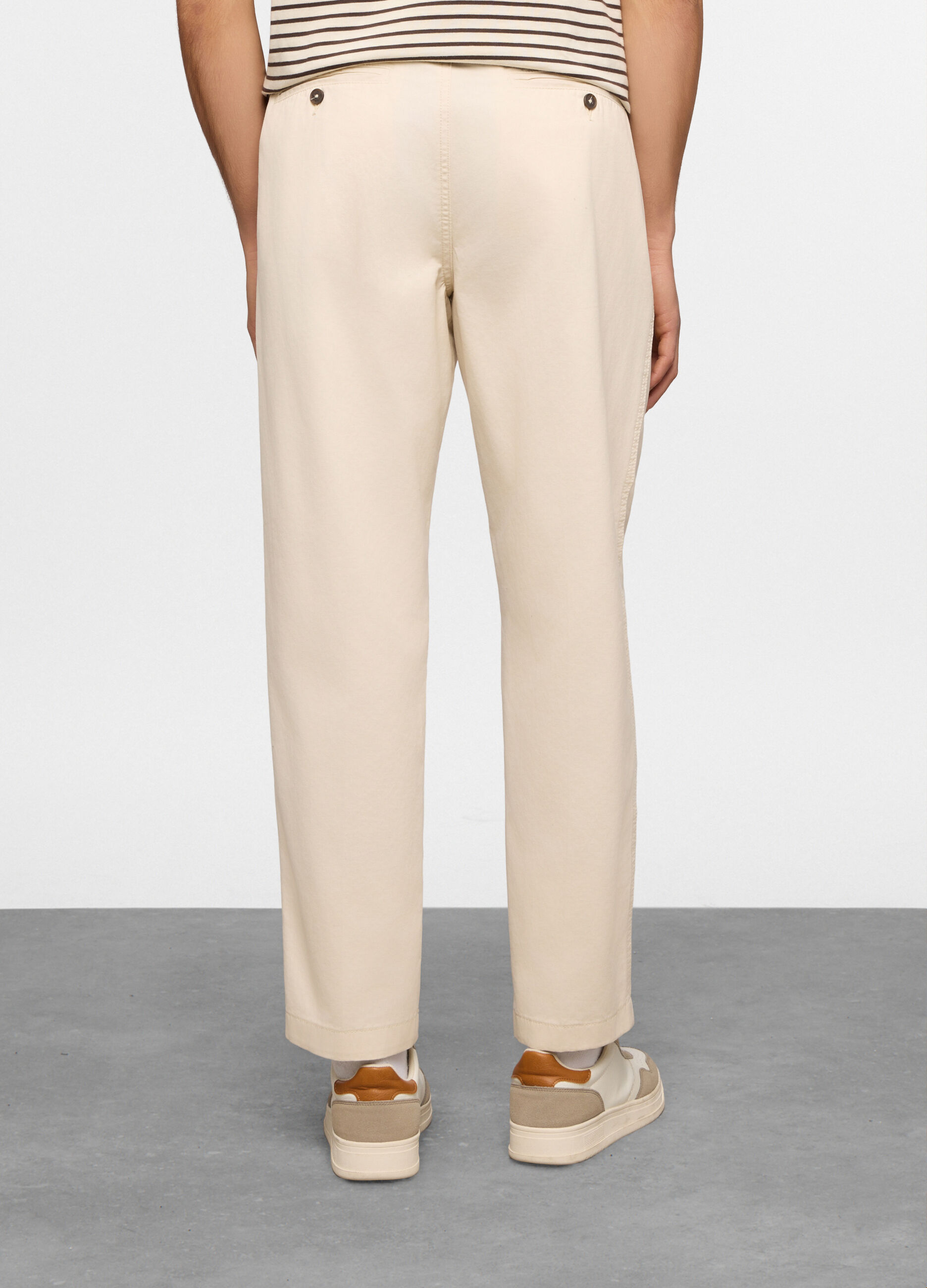 Pantaloni chino relaxed fit in cotone uomo_1