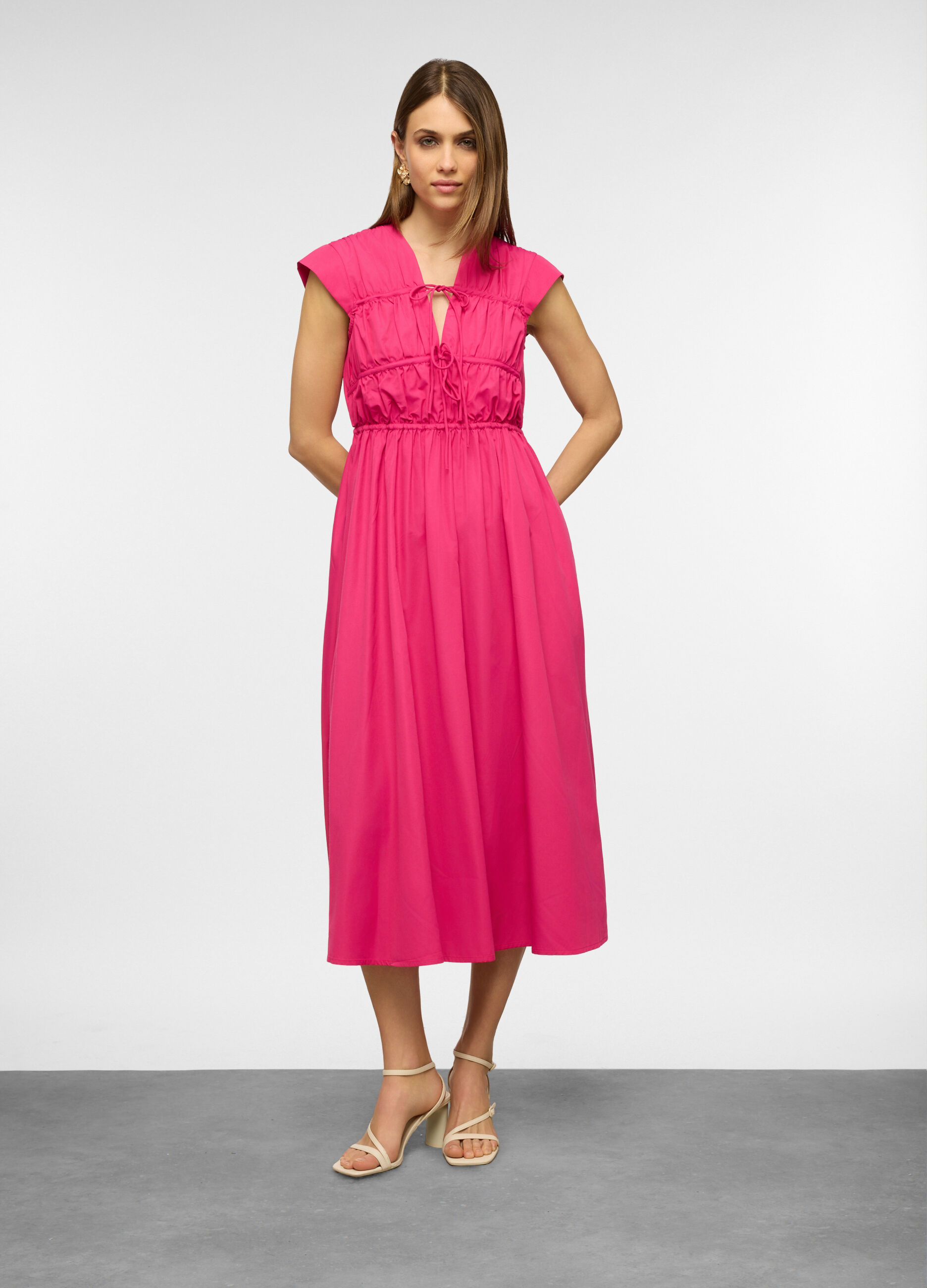 Vestito lungo smanicato fit regular co scollo a V in misto cotone donna_0