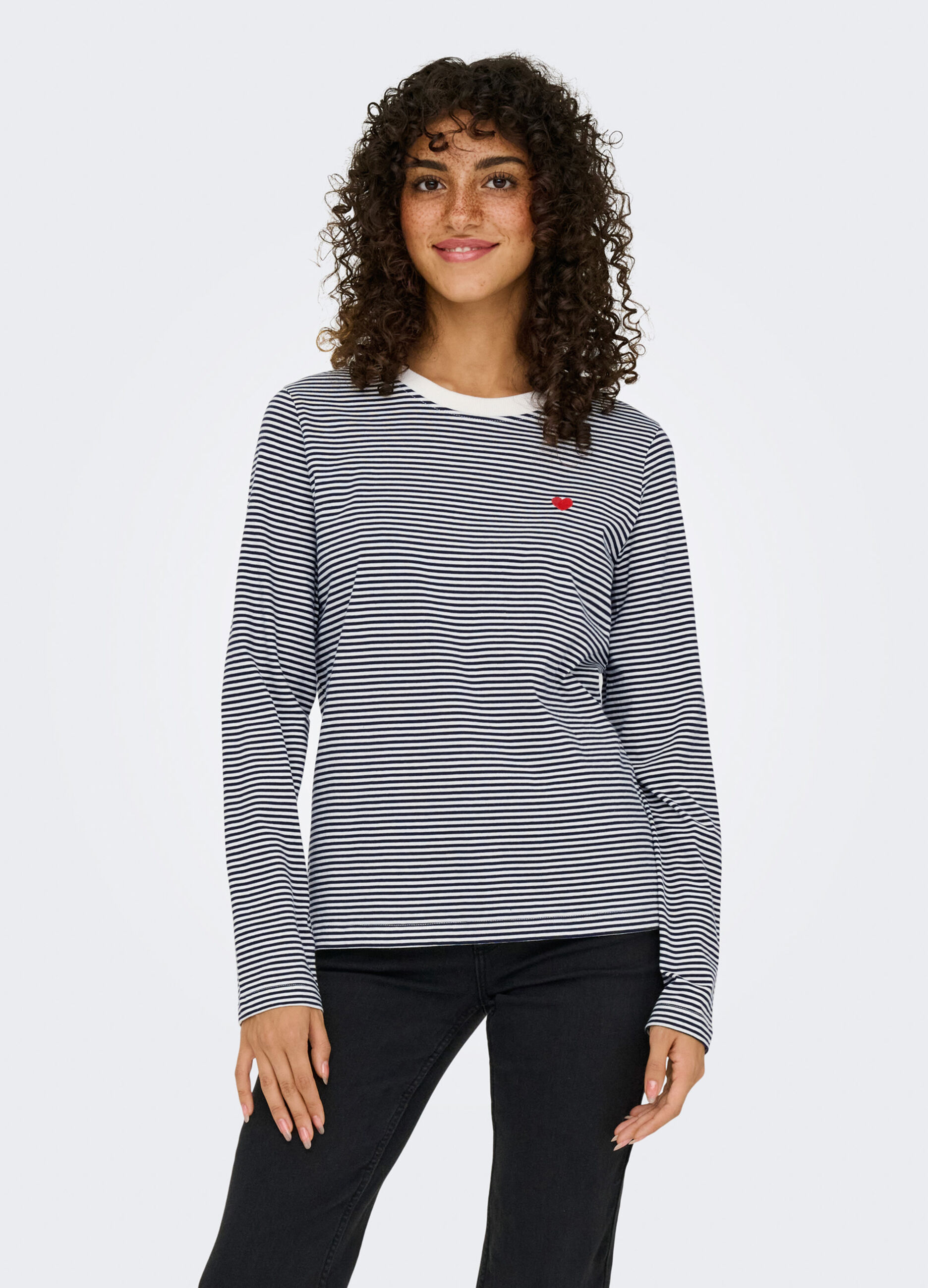 T-shirt con ricamo donna_6