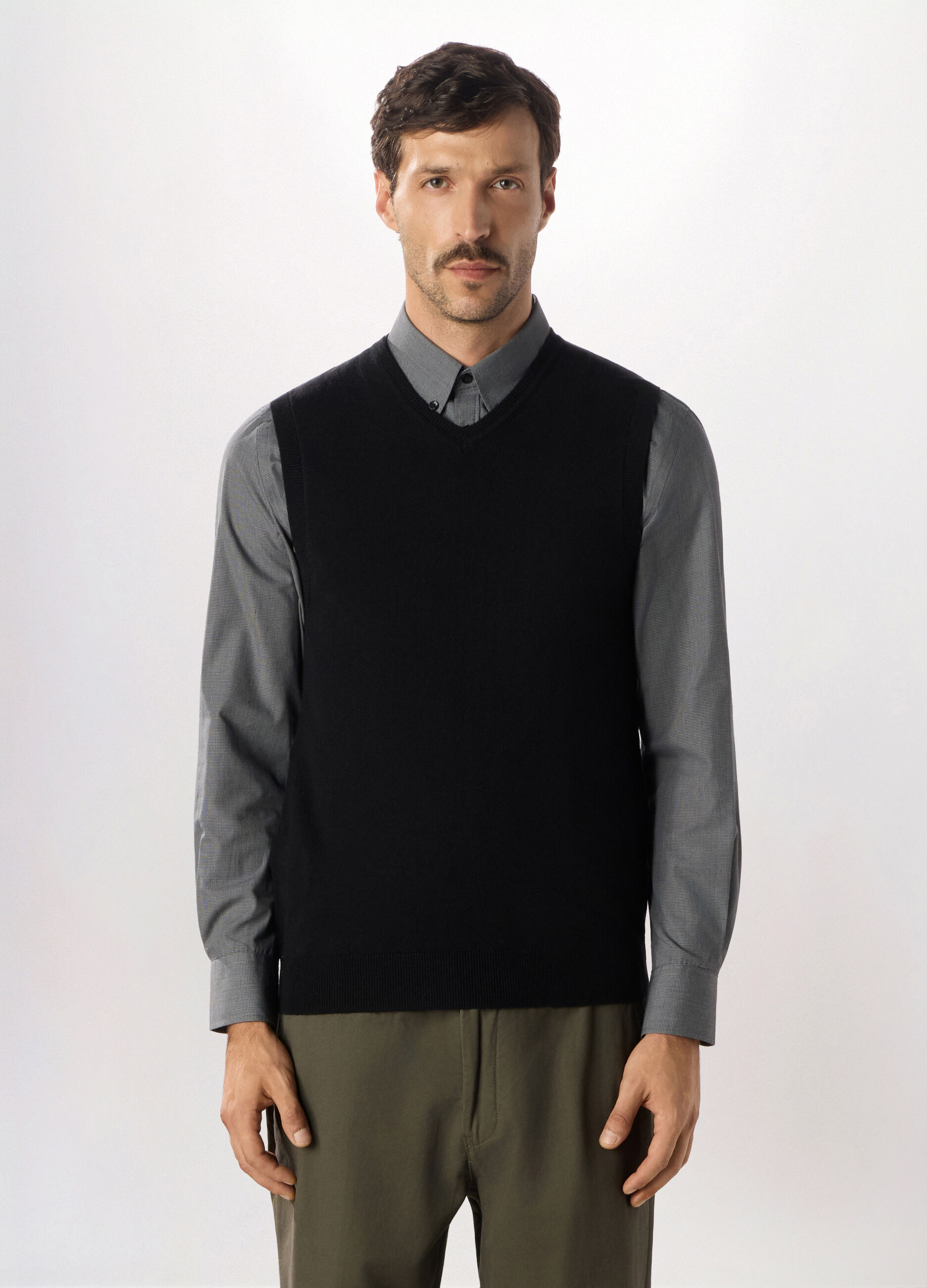Gilet in maglia con scollo a V uomo_0