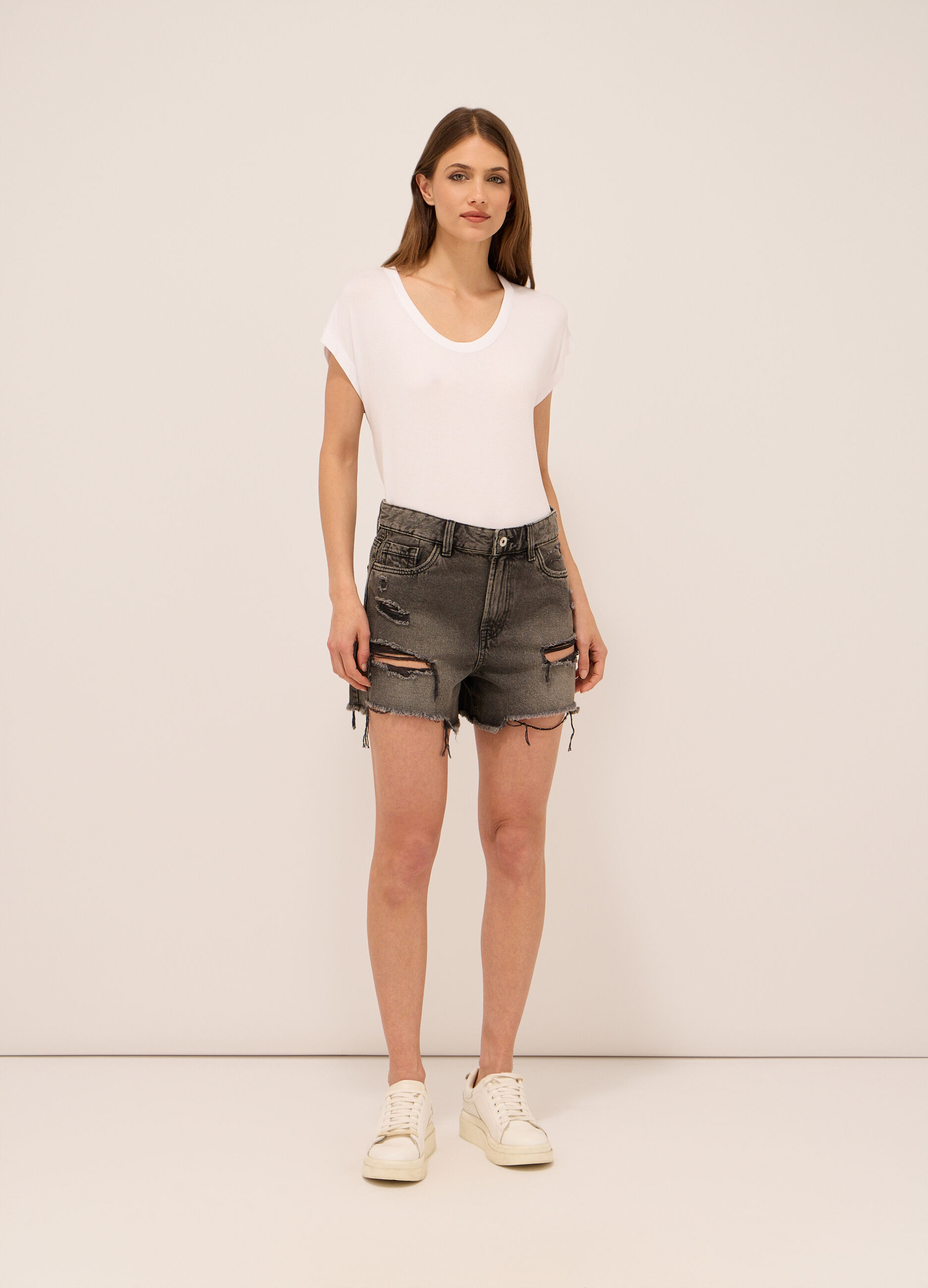Shorts in denim ripped di puro cotone donna_0