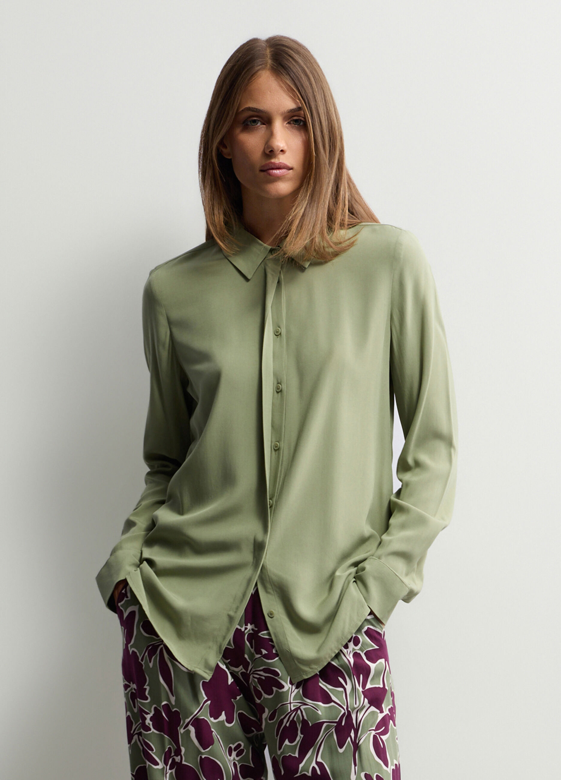 Camicia Fit Regular con colletto alla francese in pura viscosa donna_0