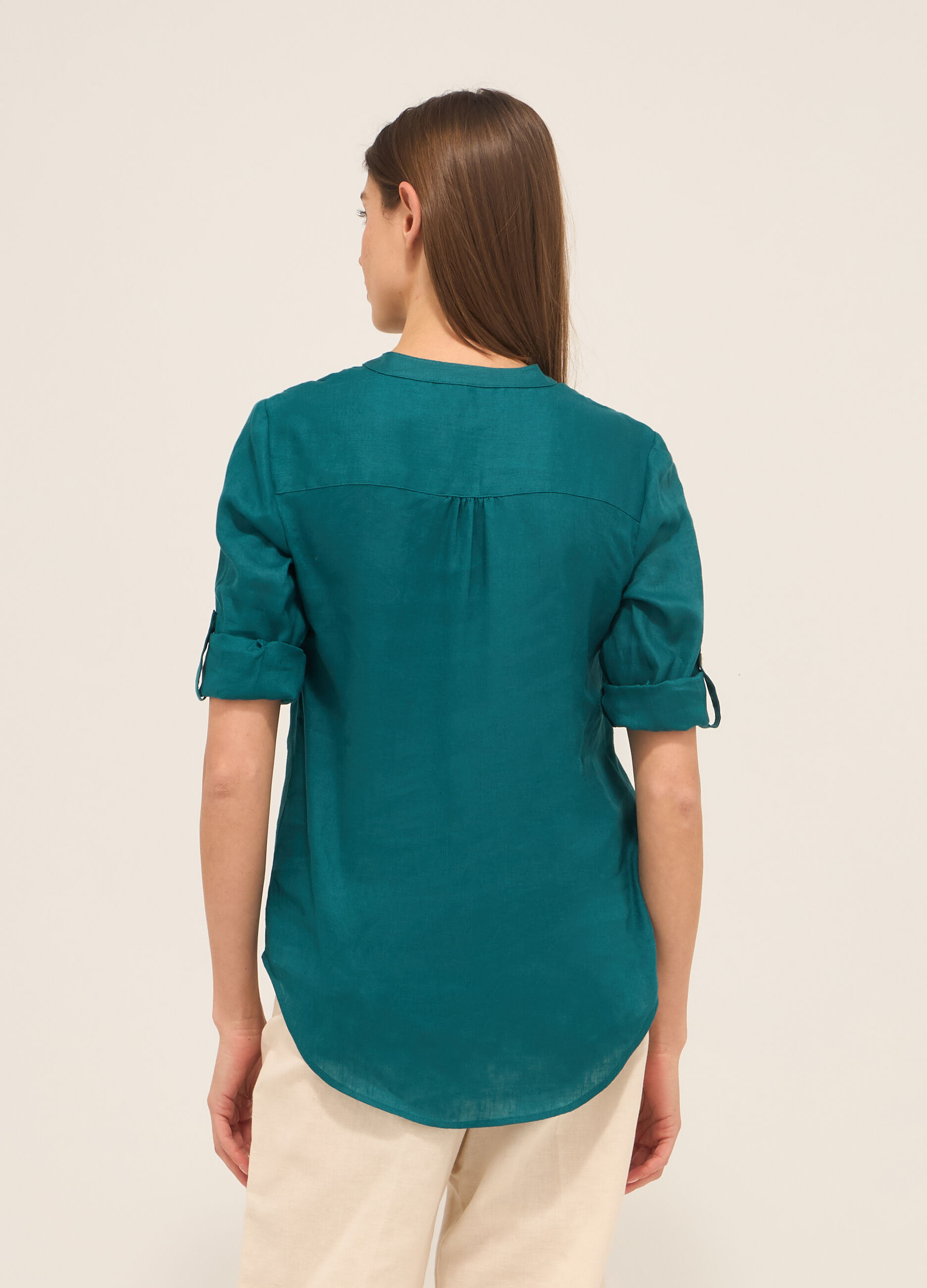 Camicia in puro lino con scollo a V donna_1