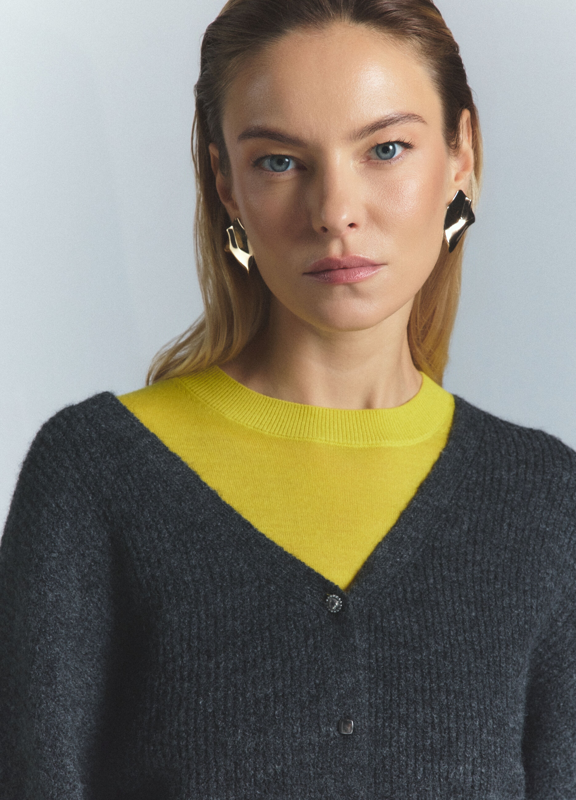 Cardigan con scollo a V in costina donna_4