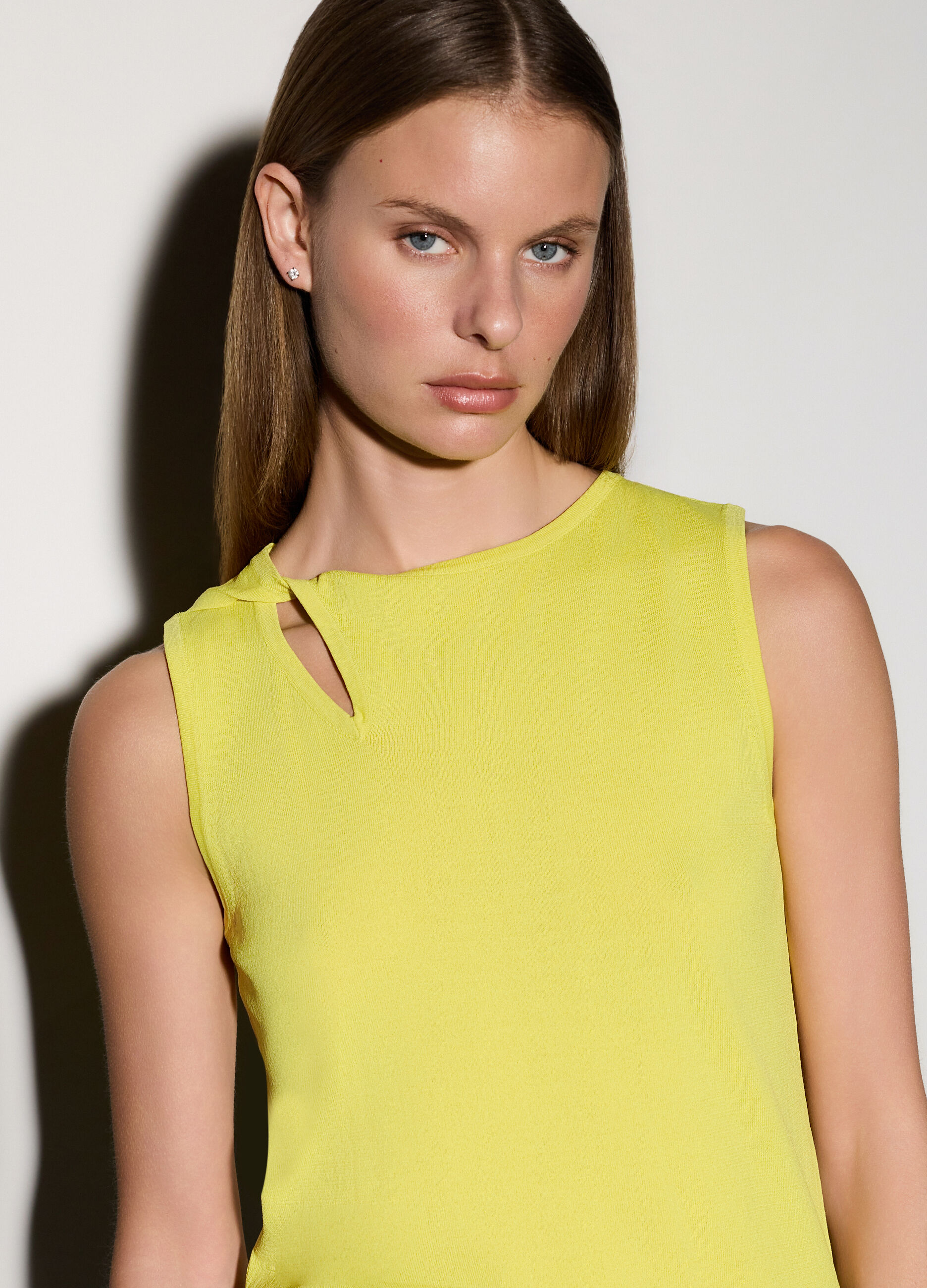 Canotta girocollo con cut out donna_3