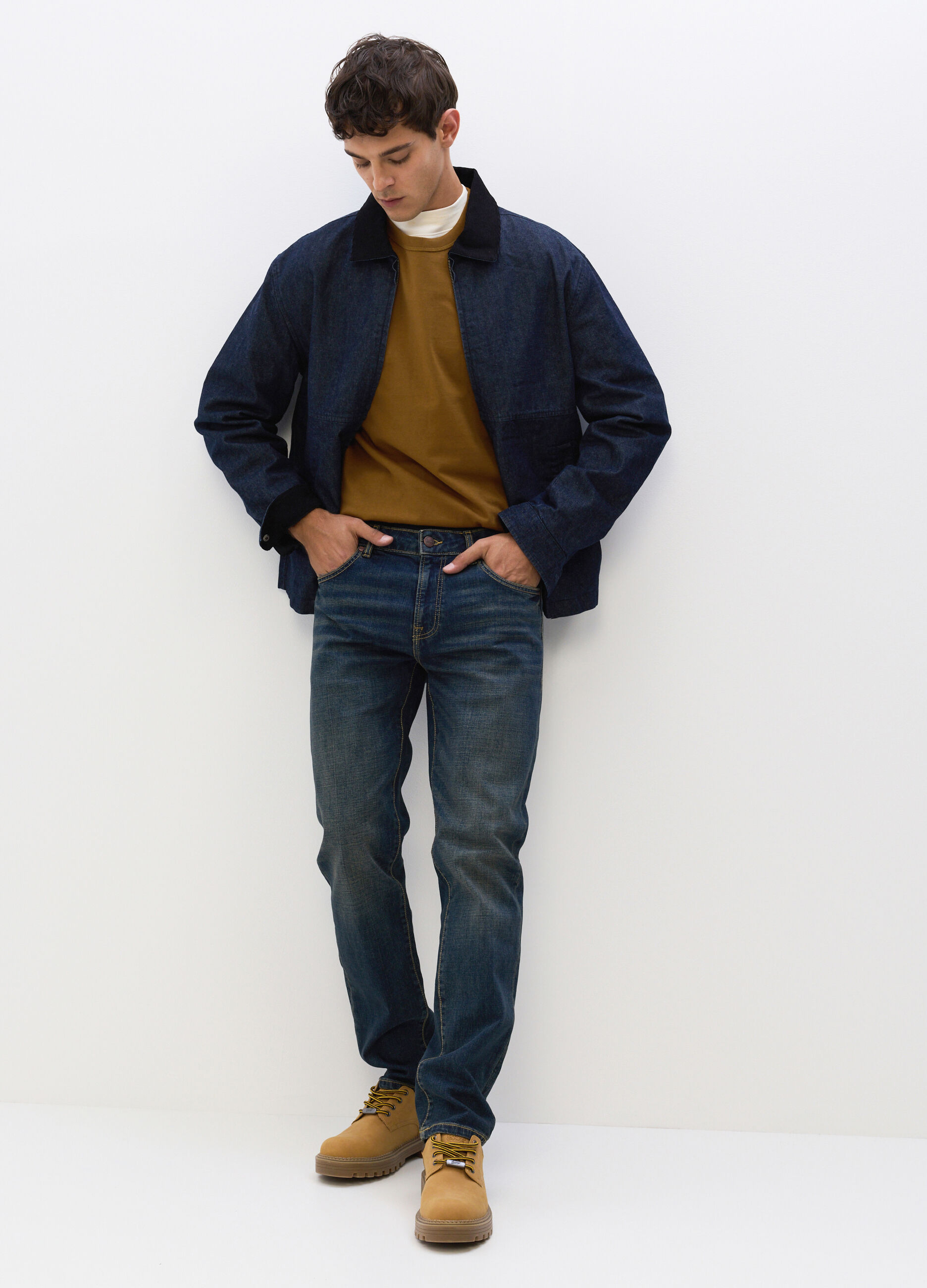 Jeans slim fit in denim lavato uomo_0