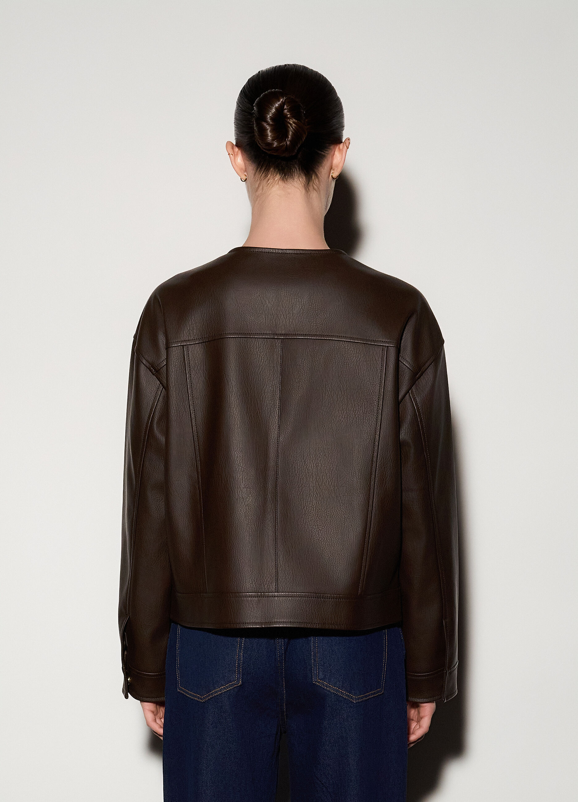 Giacca corta in eco pelle donna_2