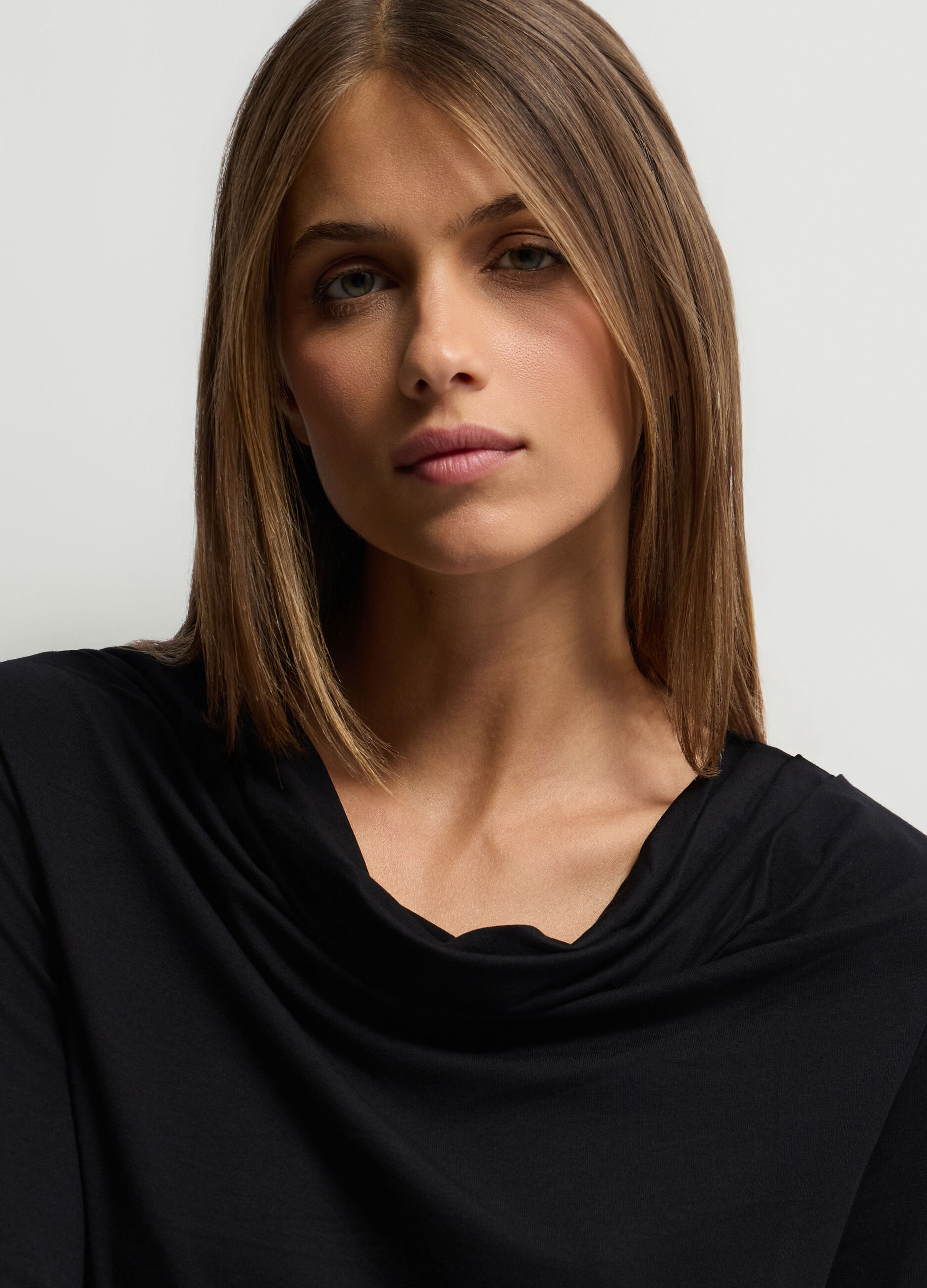 T-shirt con scollo drappeggiato stretch donna_2