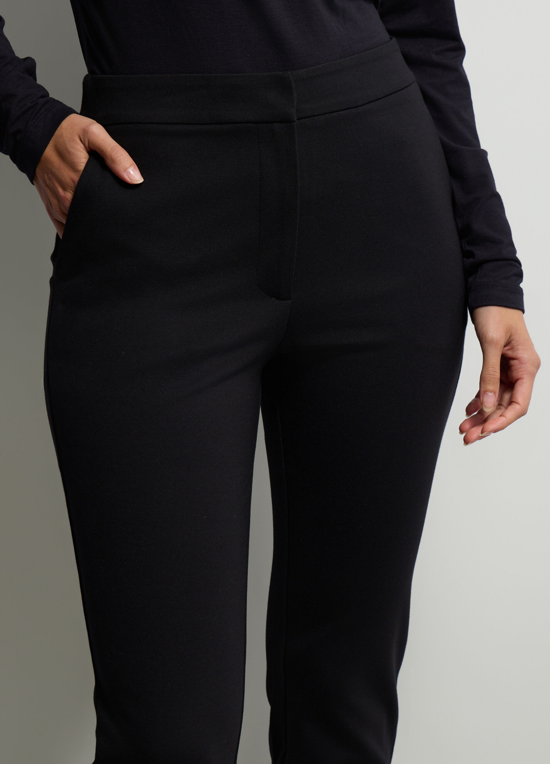 Pantaloni Fit Slim in Punto Milano di misto viscosa stretch donna_3