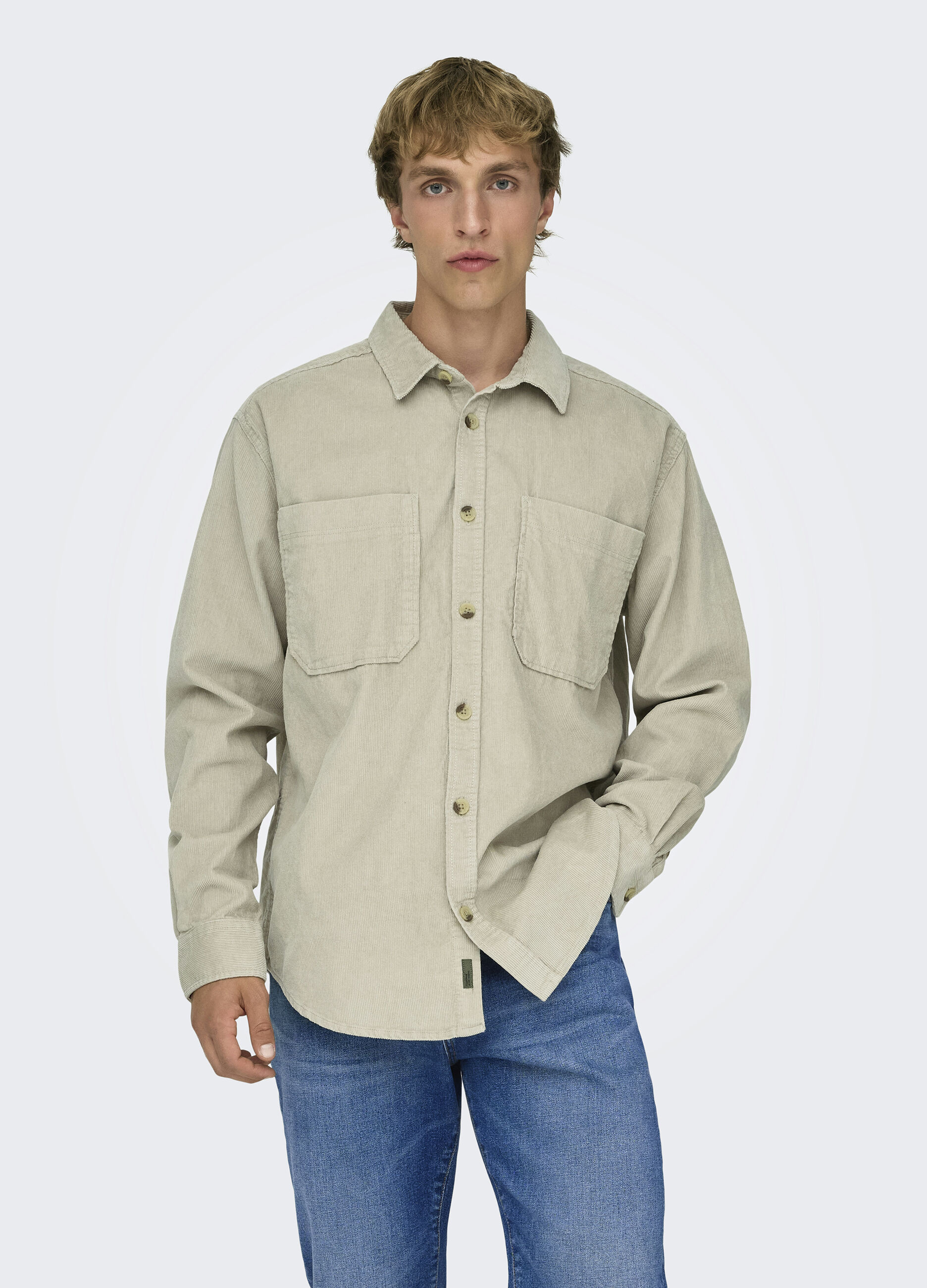 Camicia in velluto a coste con taschini uomo_0