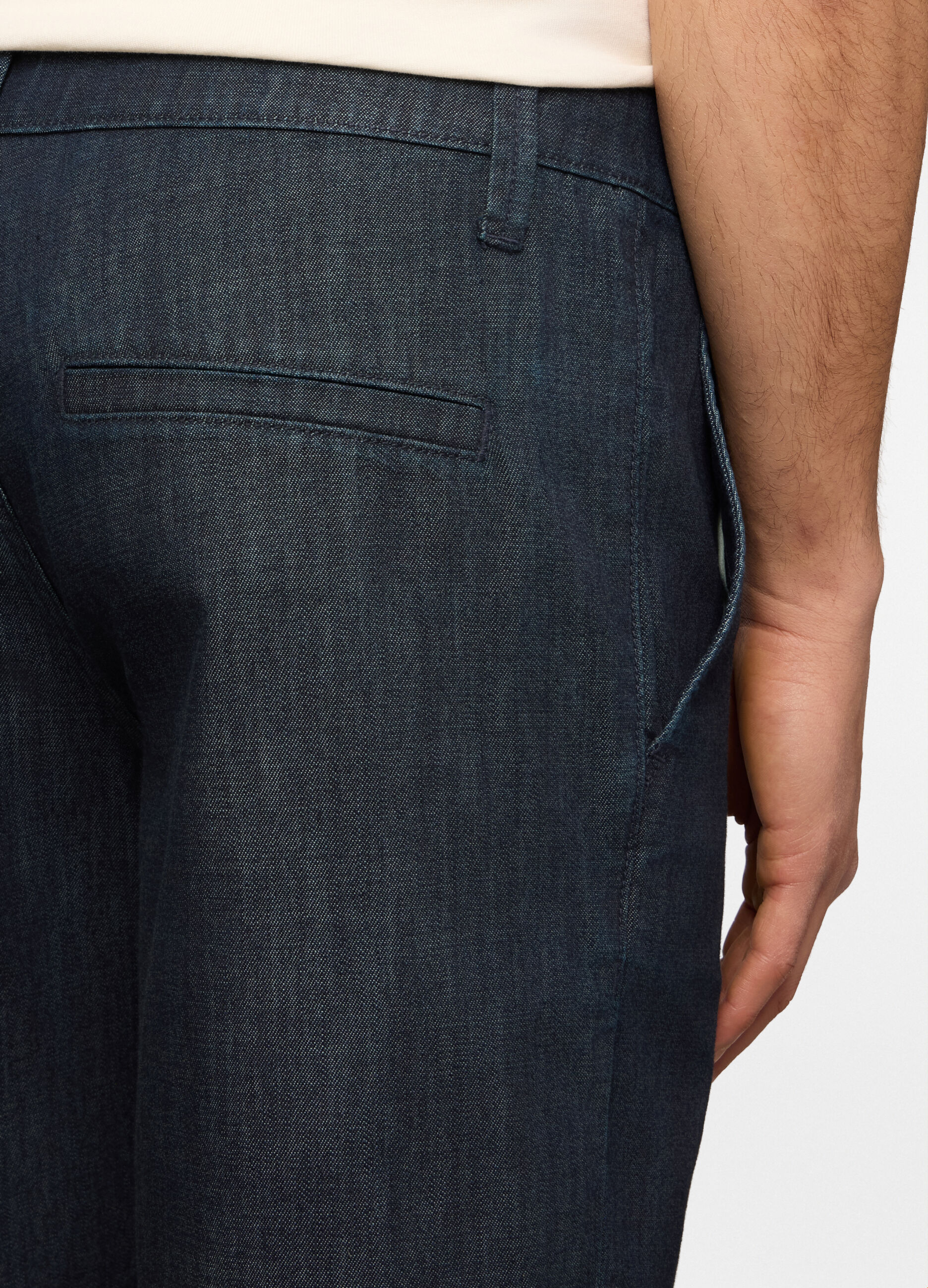 Bermuda in denim lavato di cotone e viscosa uomo_2